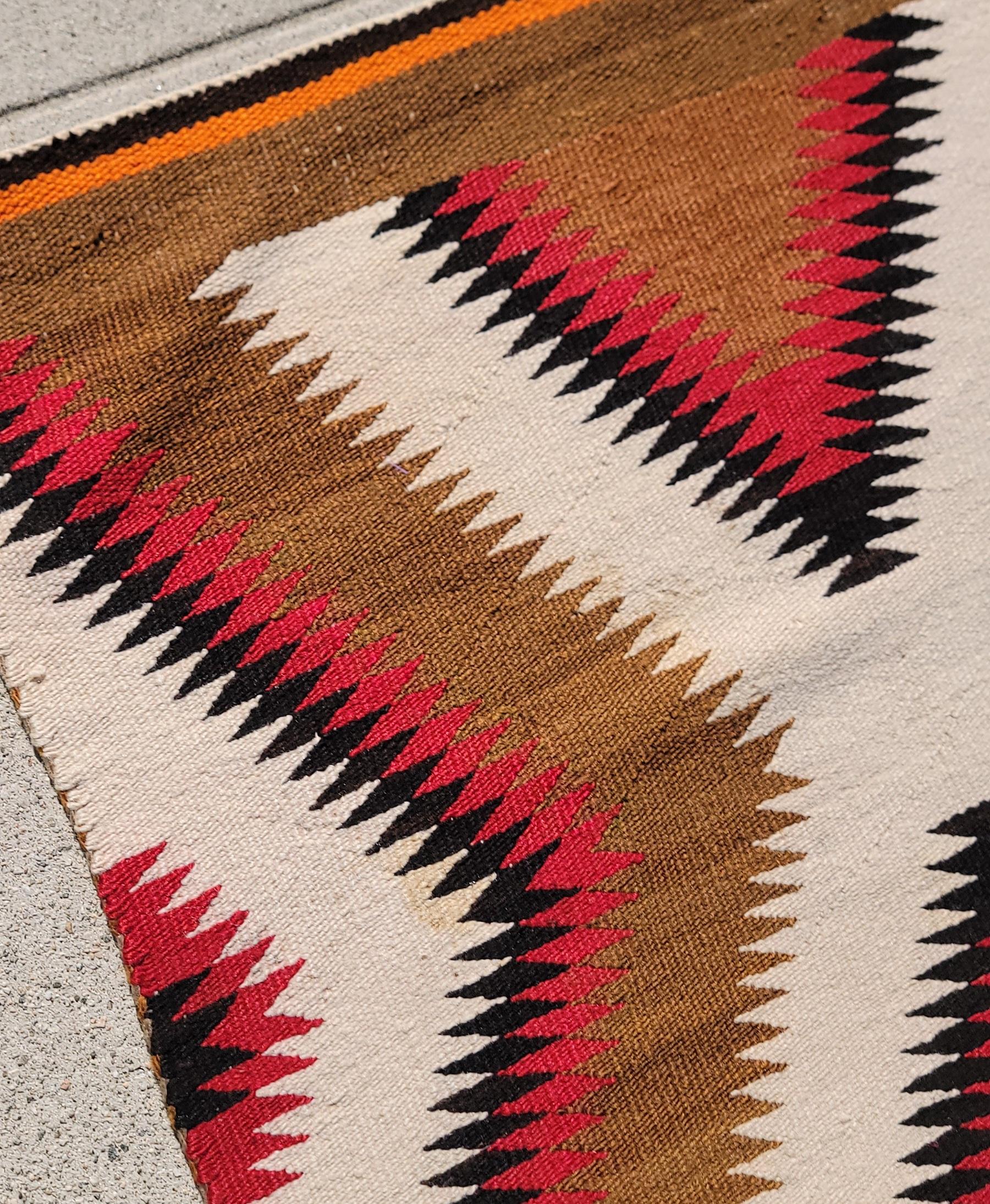 Arte popolare Tappeto a tessitura indiana Navajo in vendita