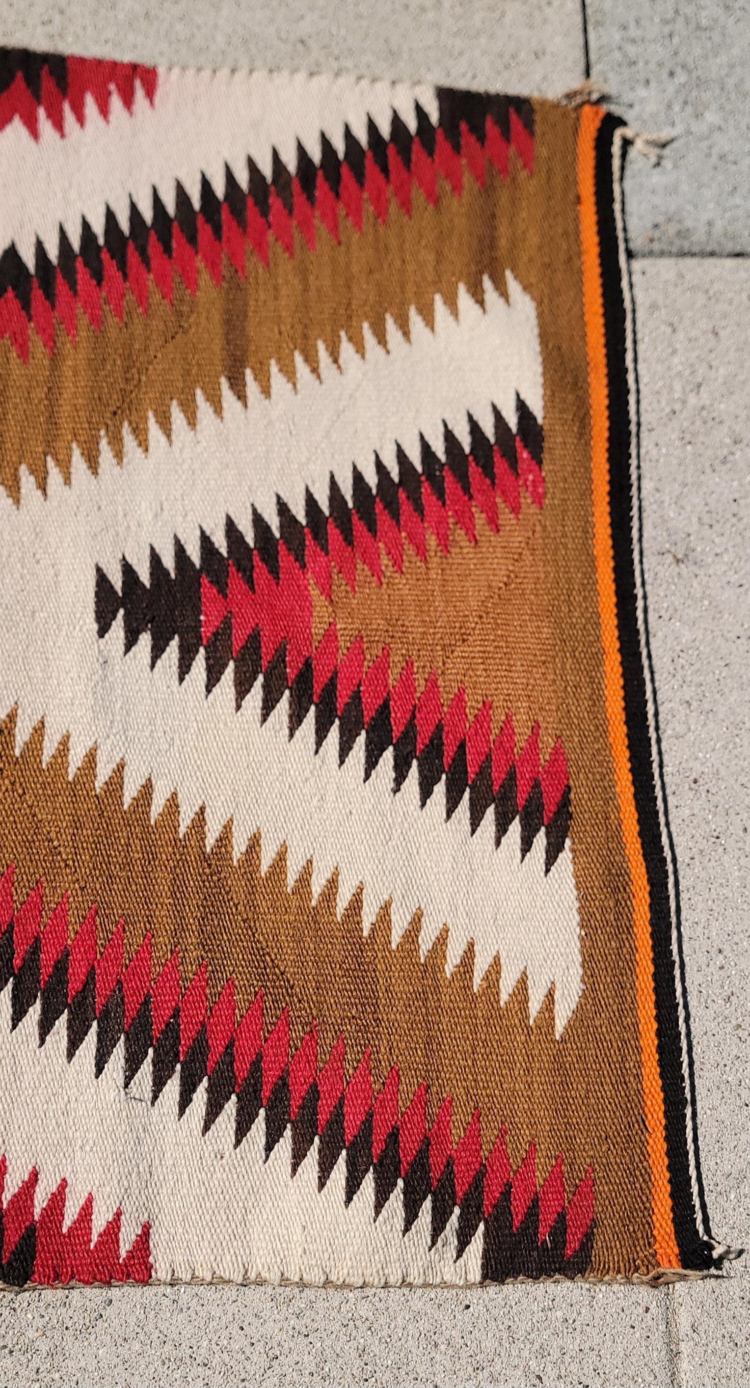 Tessuto a mano Tappeto a tessitura indiana Navajo in vendita