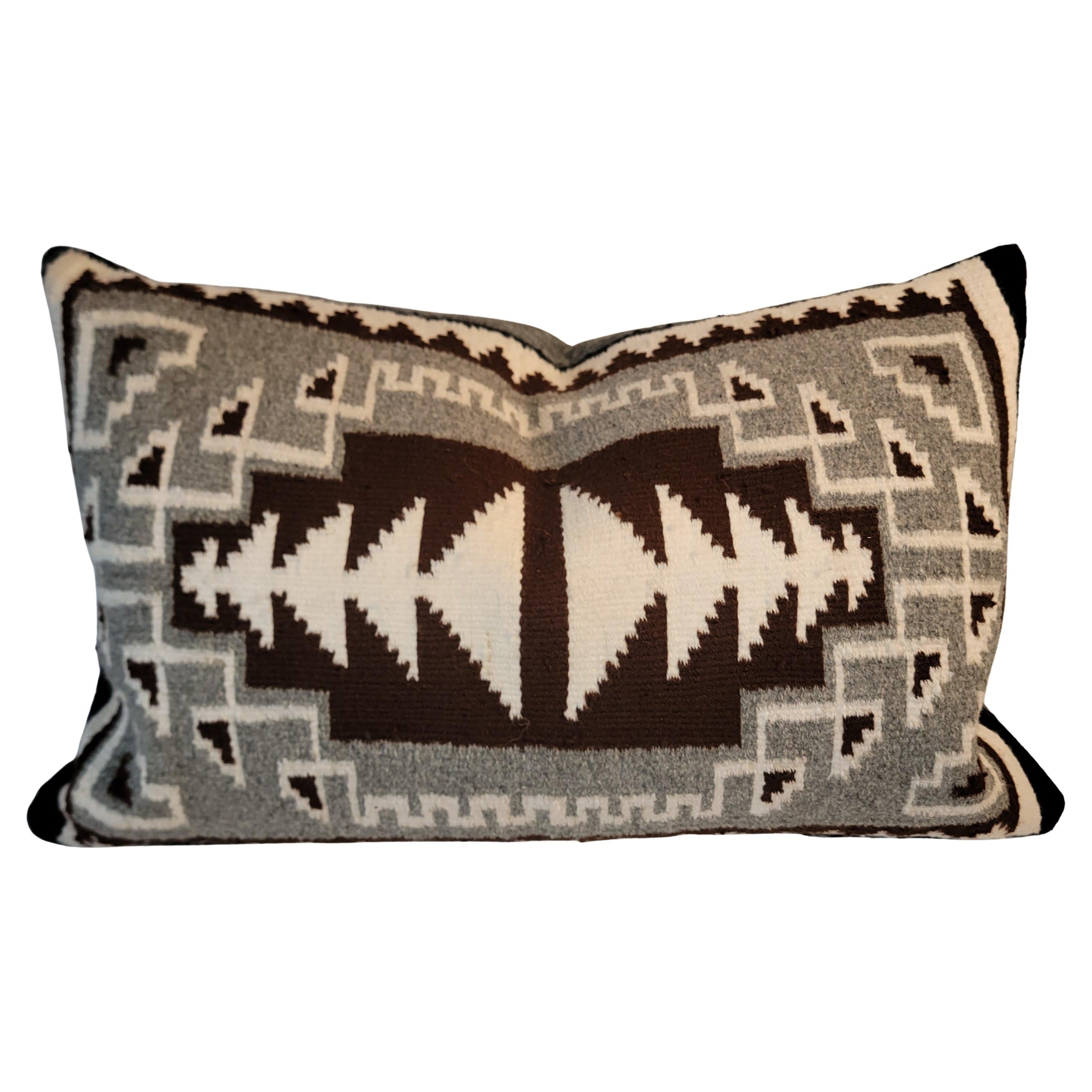 Tejido indio navajo -Almohada Two Grey Hills en venta