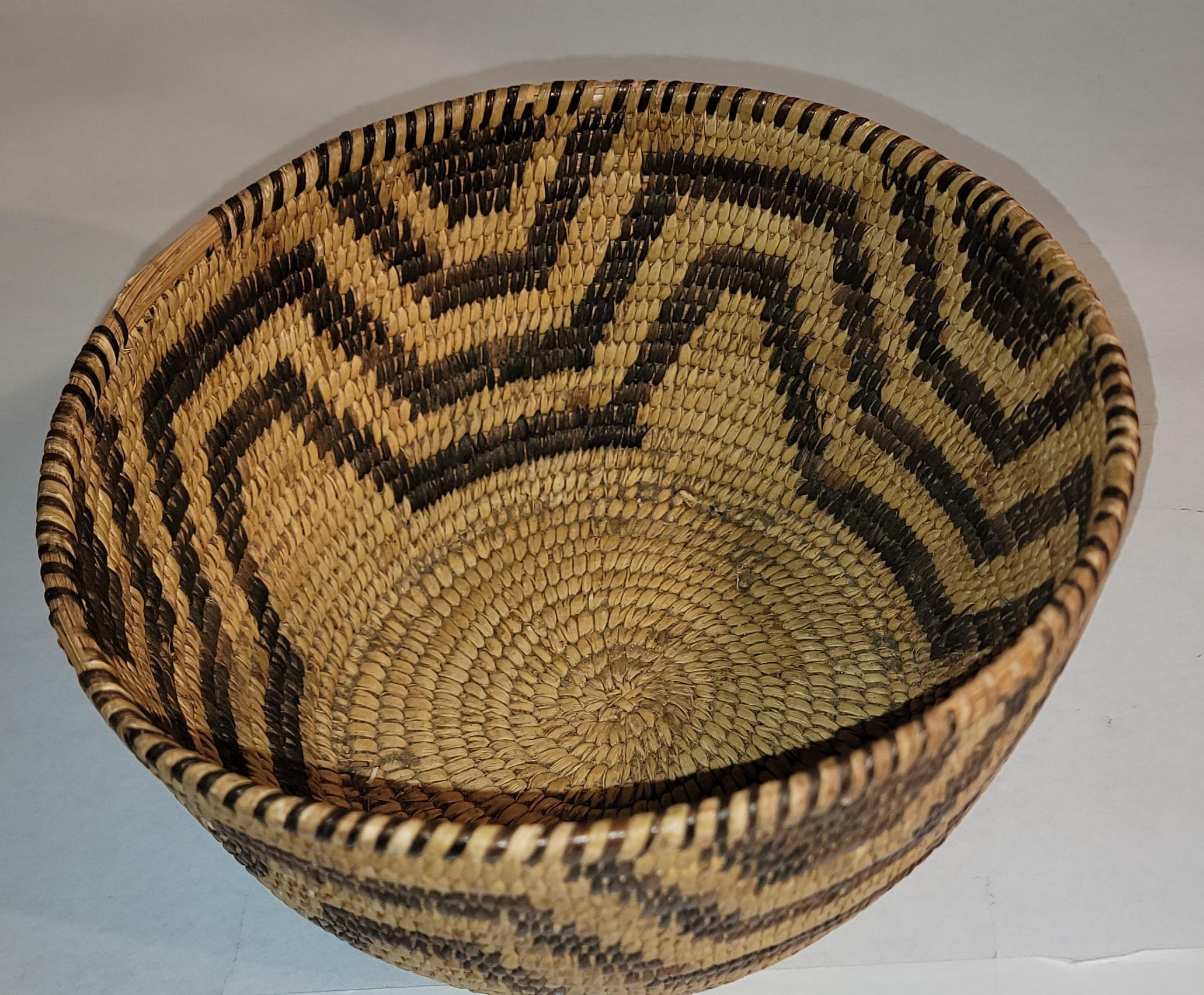 Arte popolare Cestino intrecciato indiano Navajo in vendita