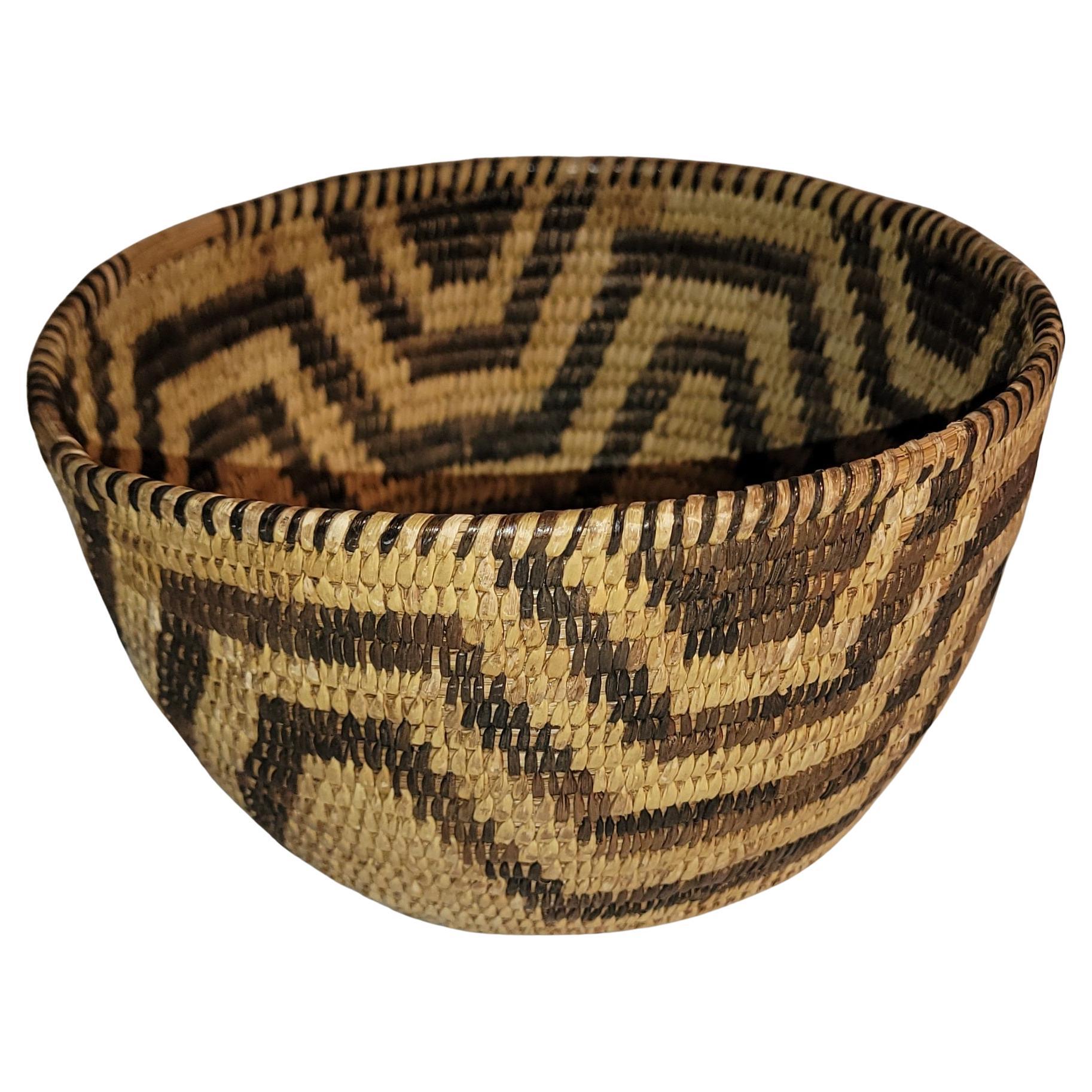 Cestino intrecciato indiano Navajo in vendita