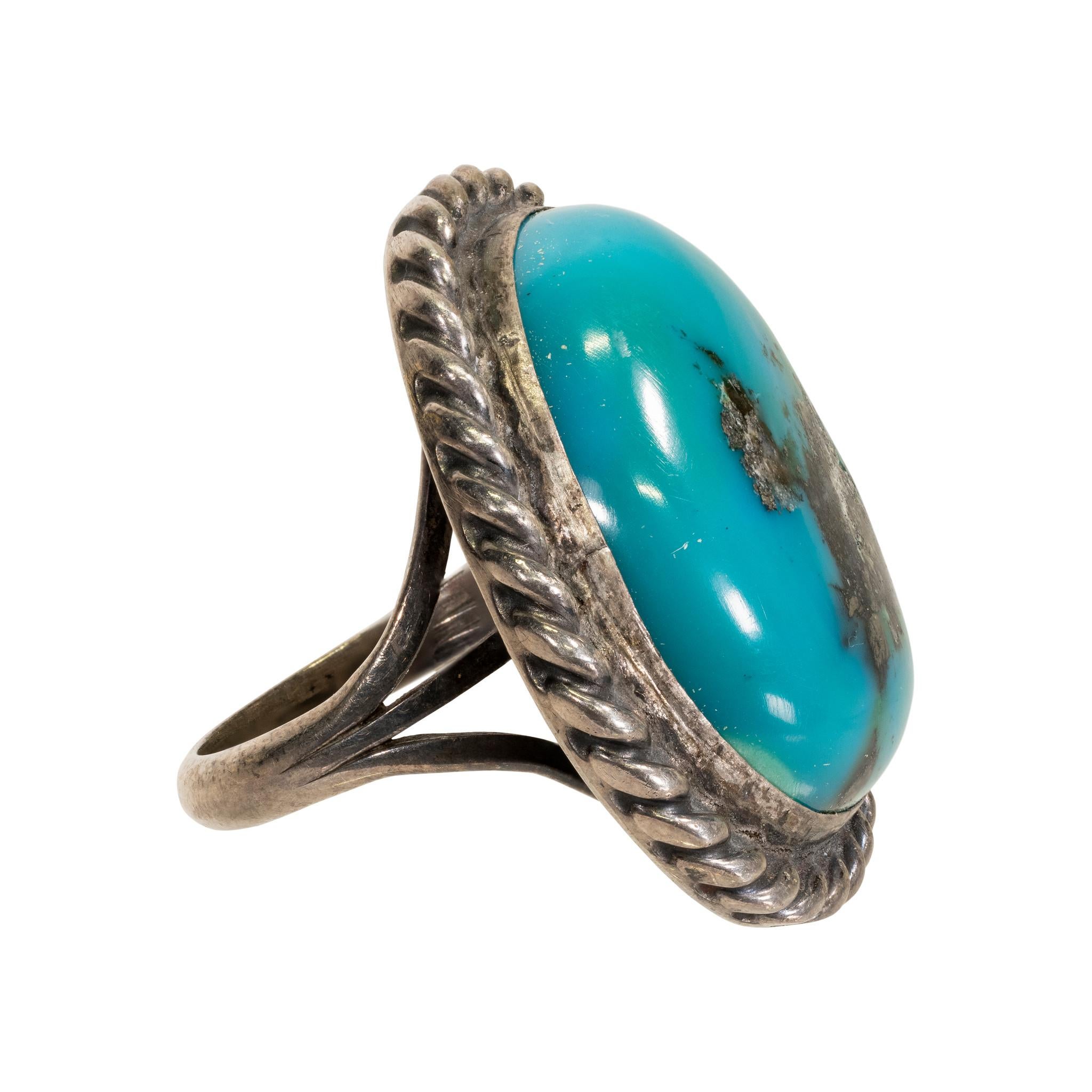 Navajo Kingman turquoise ring on sterling silver surrounded by rope border. Nice patina, but can buff out easily to make shiny if desired.

PERIOD: After 1950
ORIGIN: Navajo, Southwest
SIZE: Size 8.75 Stone 1