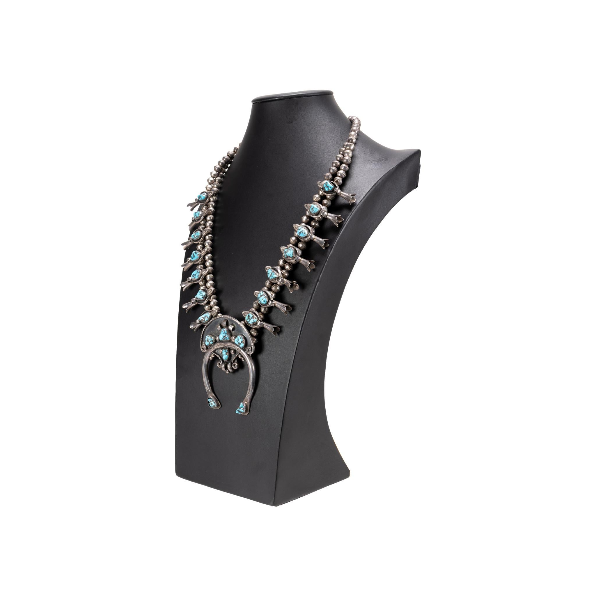 Taille vieille mine Navajo Kingman Collier fleur de requin turquoise en vente