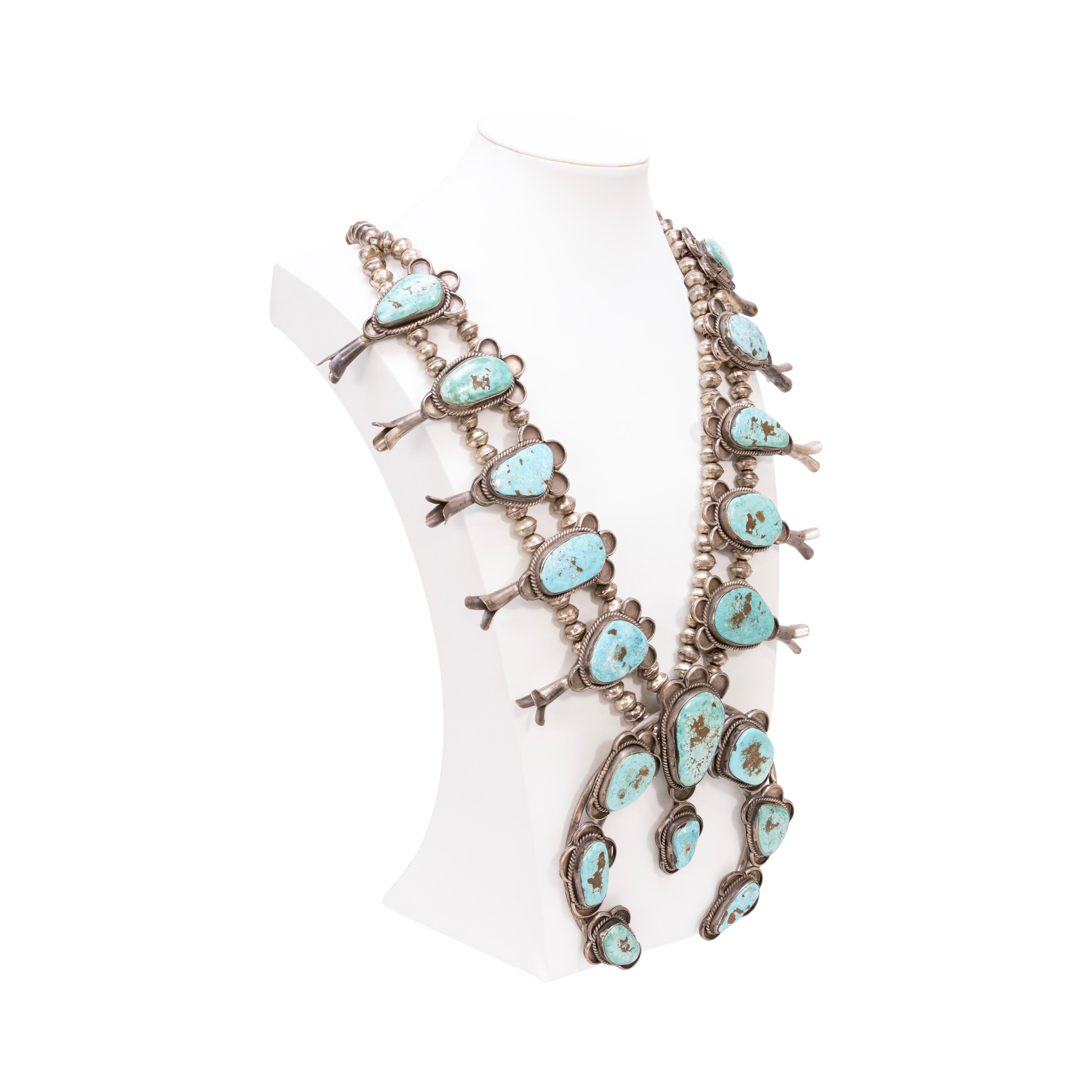 Navajo Kingman Turquoise Squash Blossom Necklace im Zustand „Gut“ im Angebot in Coeur d Alene, ID