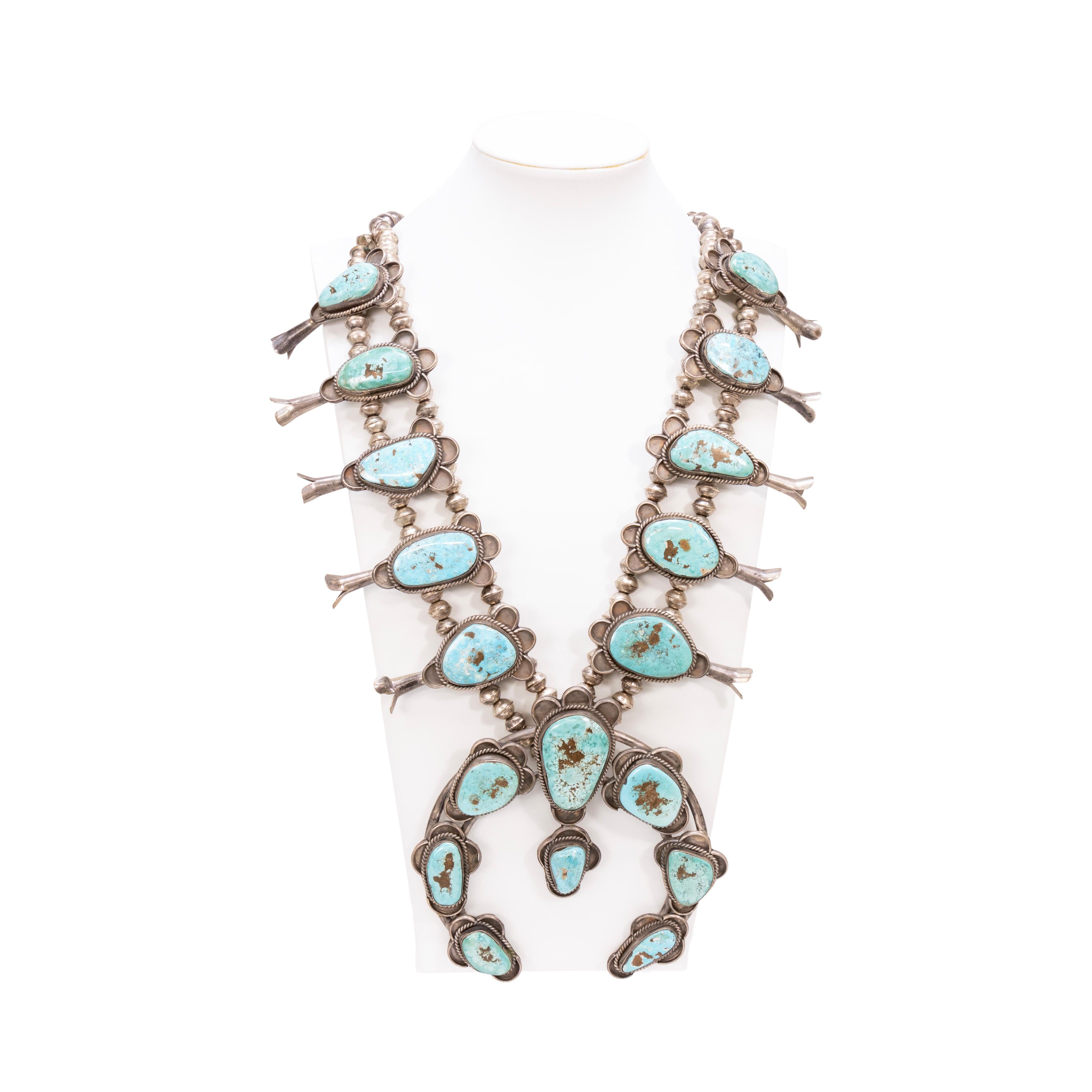Navajo Kingman Turquoise Squash Blossom Necklace für Damen oder Herren im Angebot