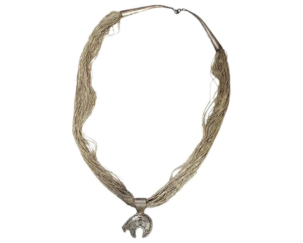 Navajo Halskette aus Liquid-Silber mit Bär-Anhänger im Angebot