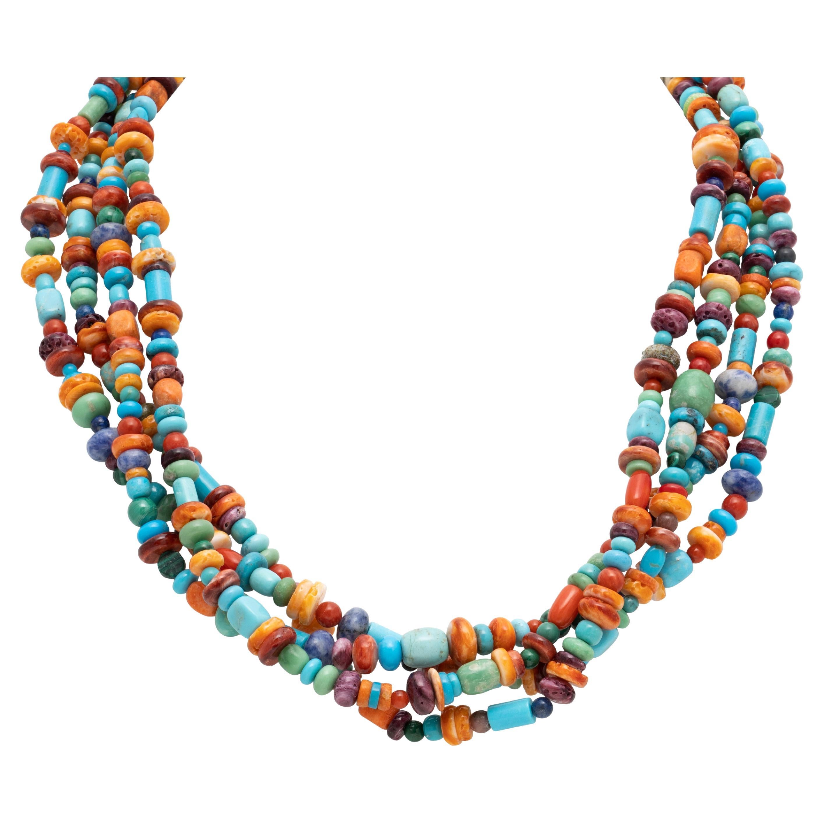 Mehrreihige Navajo-Perlenkette mit Perlen im Angebot