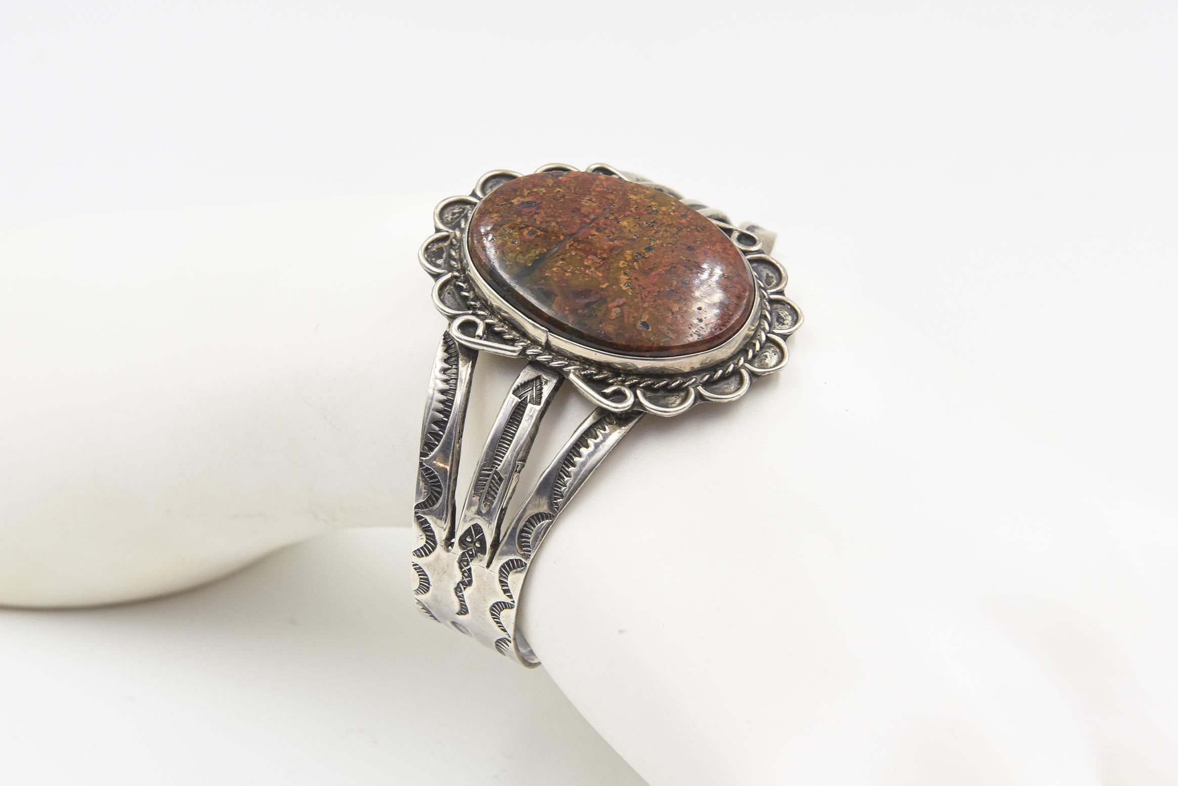 Bracciale in argento con calcedonio dei nativi del Navajo in vendita 5