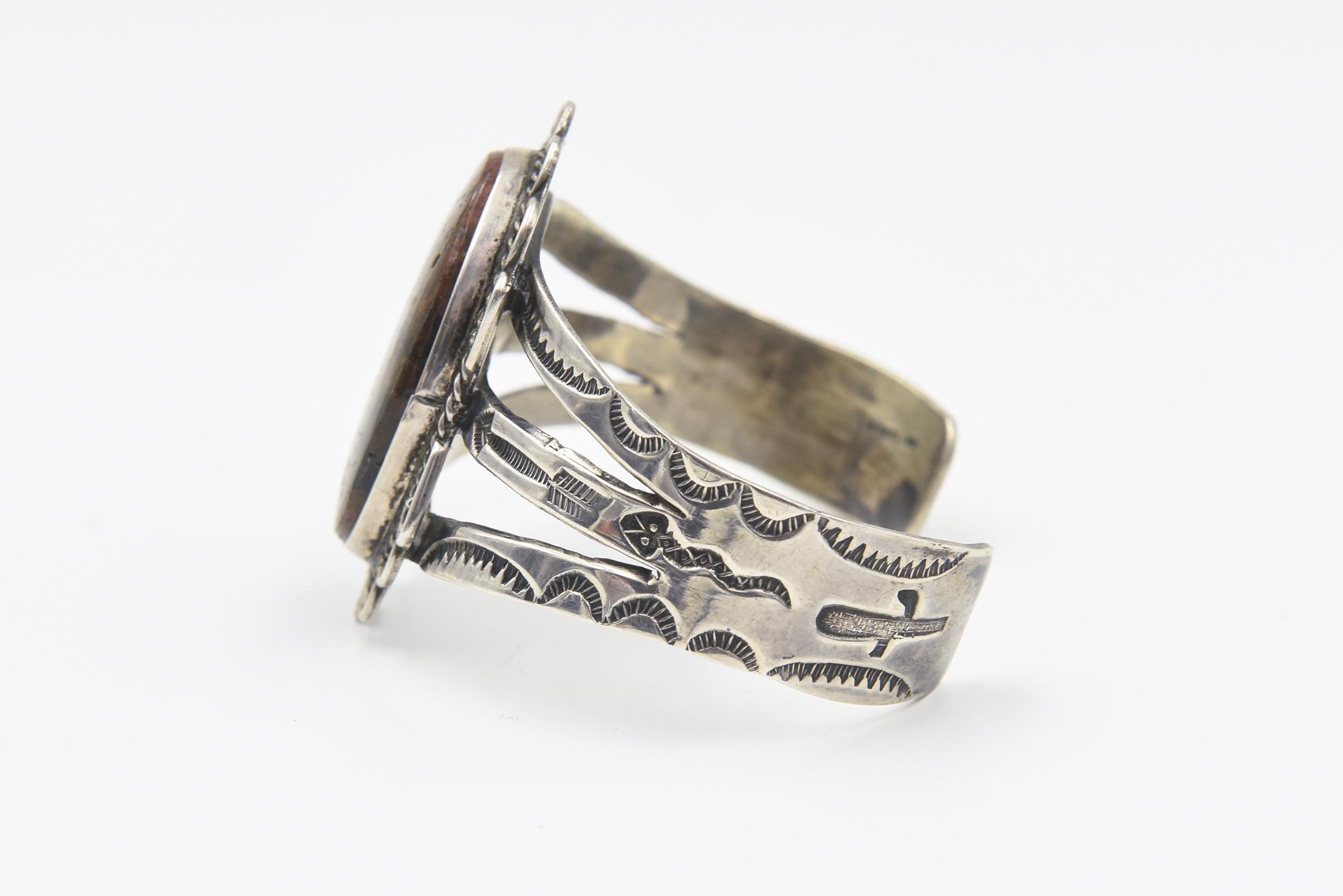 Bracciale in argento con calcedonio dei nativi del Navajo In condizioni buone in vendita a Miami Beach, FL