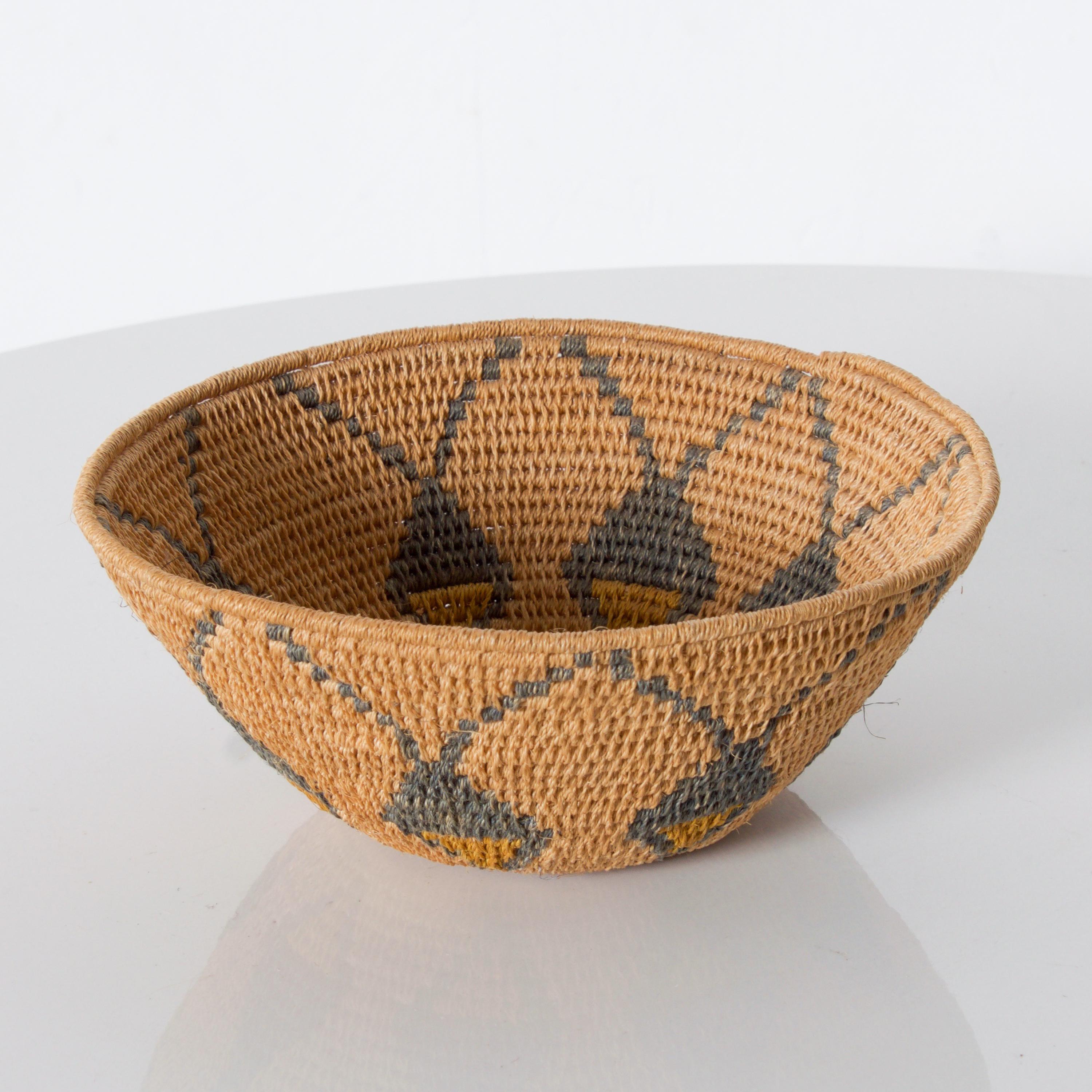 Native American handmade woven basketry bowl, 1940s
Measures: 6 1/2