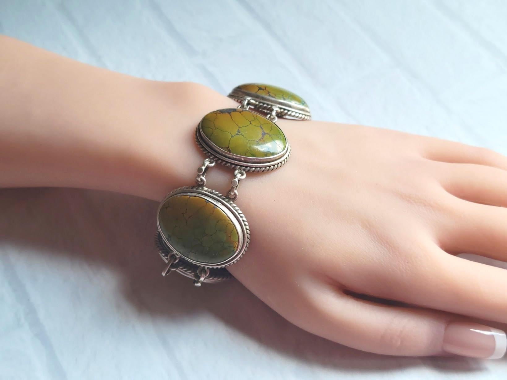 Navajo, nativo americano, Bracciale con maglie di turchese verde Kingman in vendita 1