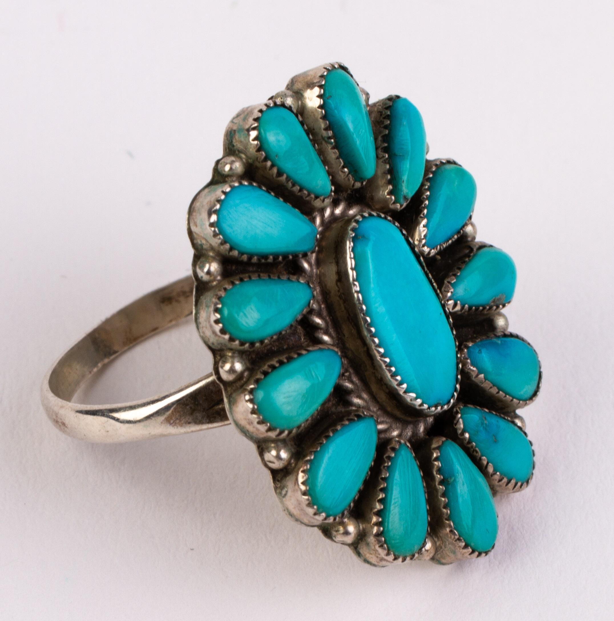 Navajo Native American Natural Turquoise Sterling Silver Ring 
Good condition 
From a private collection.
Free international shipping.