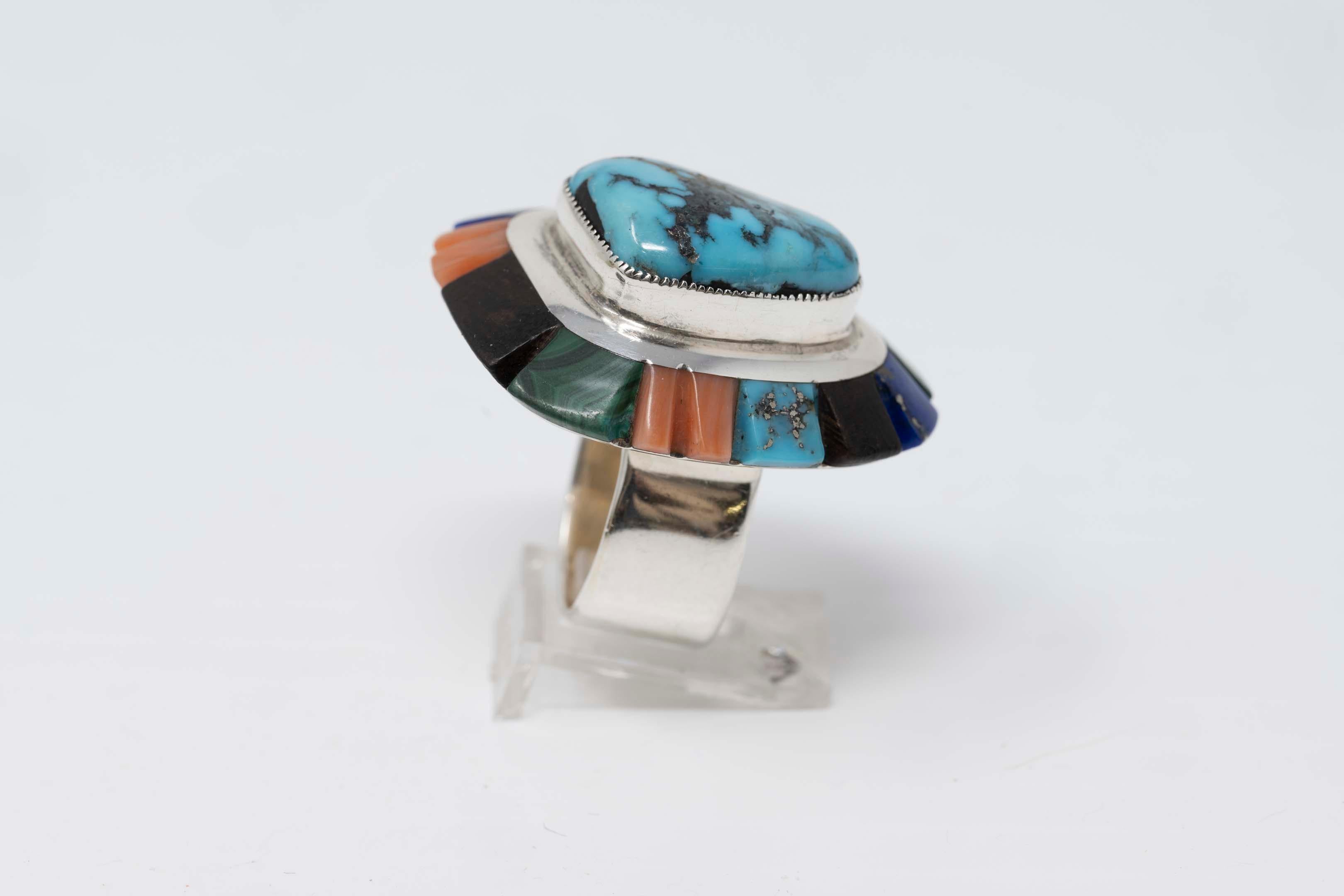 Navajo-Sterling-Ring mit mehreren Steinen, Indigene Kunst im Zustand „Gut“ im Angebot in Montreal, QC
