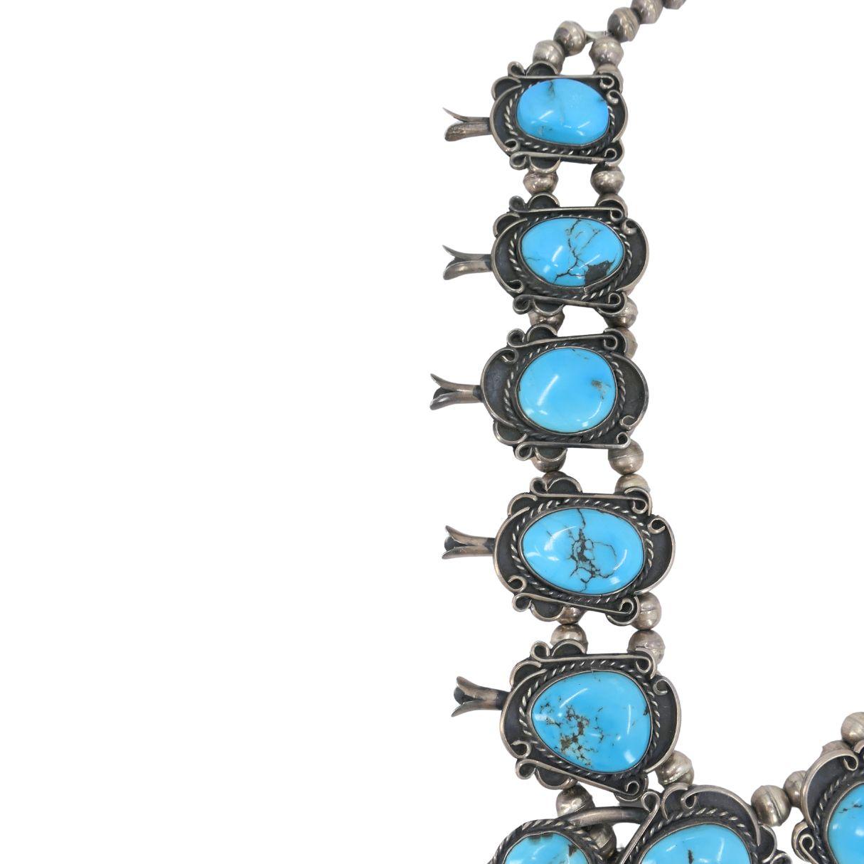 Cabochon Collana con fiori di squash in turchese in argento Navajo, indiani nativi, e argento sterling in vendita