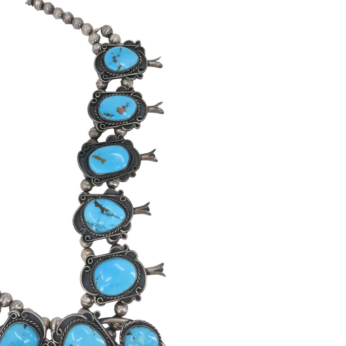 Collana con fiori di squash in turchese in argento Navajo, indiani nativi, e argento sterling In condizioni buone in vendita a Beverly Hills, CA