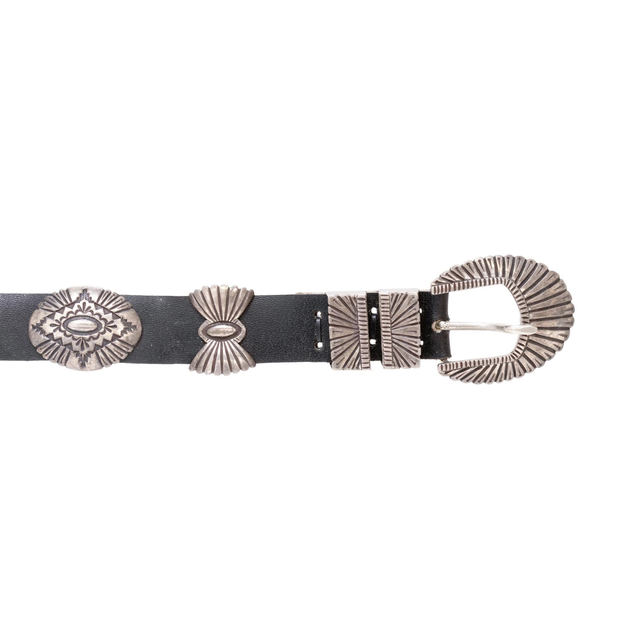 Navajo R. Tom Sterling Silber Concho Gürtel (Indigene Kunst (Nord-/Südamerika)) im Angebot