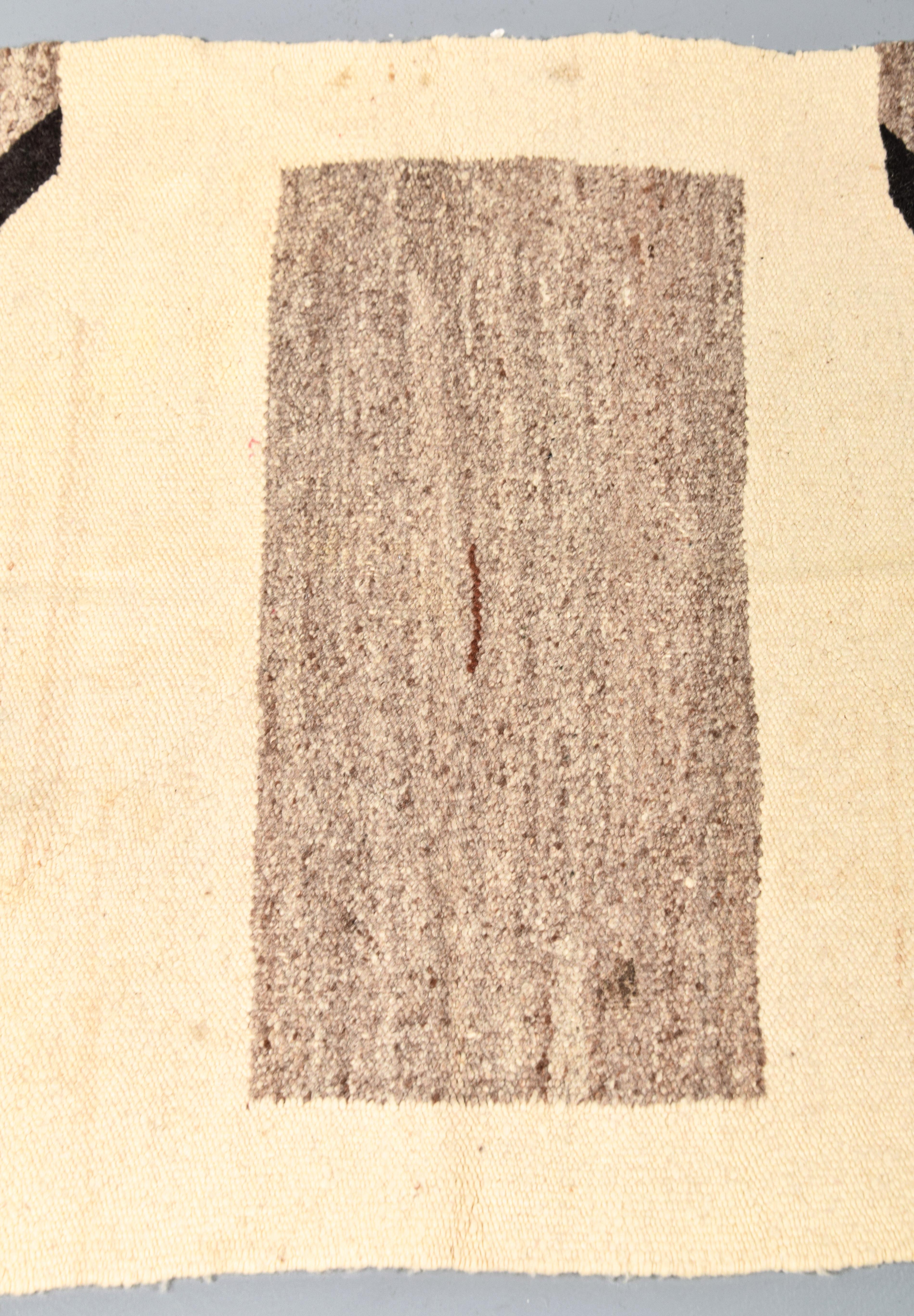 Couverture de selle Navajo, boutique Mezzanine du Metropolitan Museum Bon état - En vente à Lake Worth Beach, FL