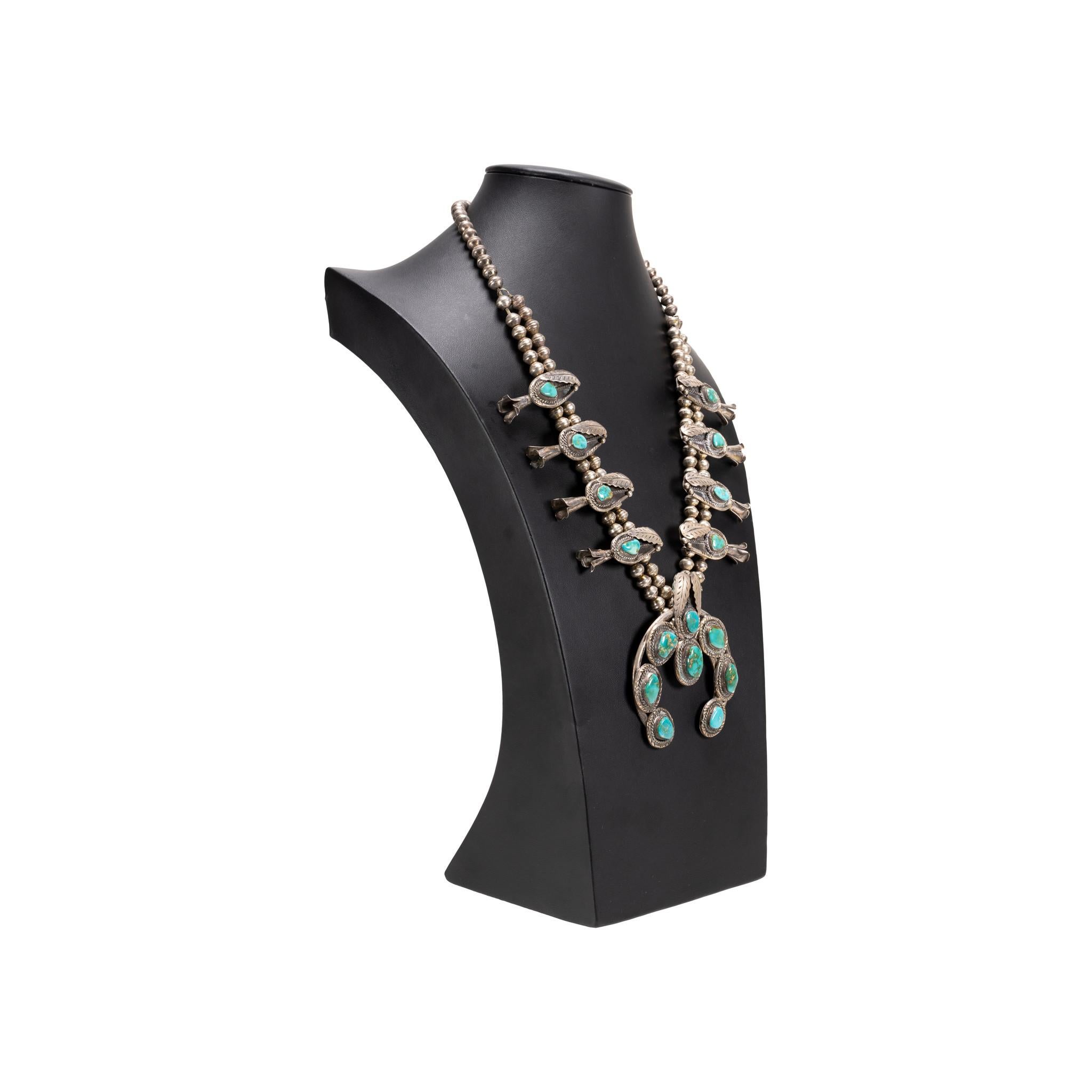 Taglio vecchia miniera Collana con fiori di zucca Navajo in vendita