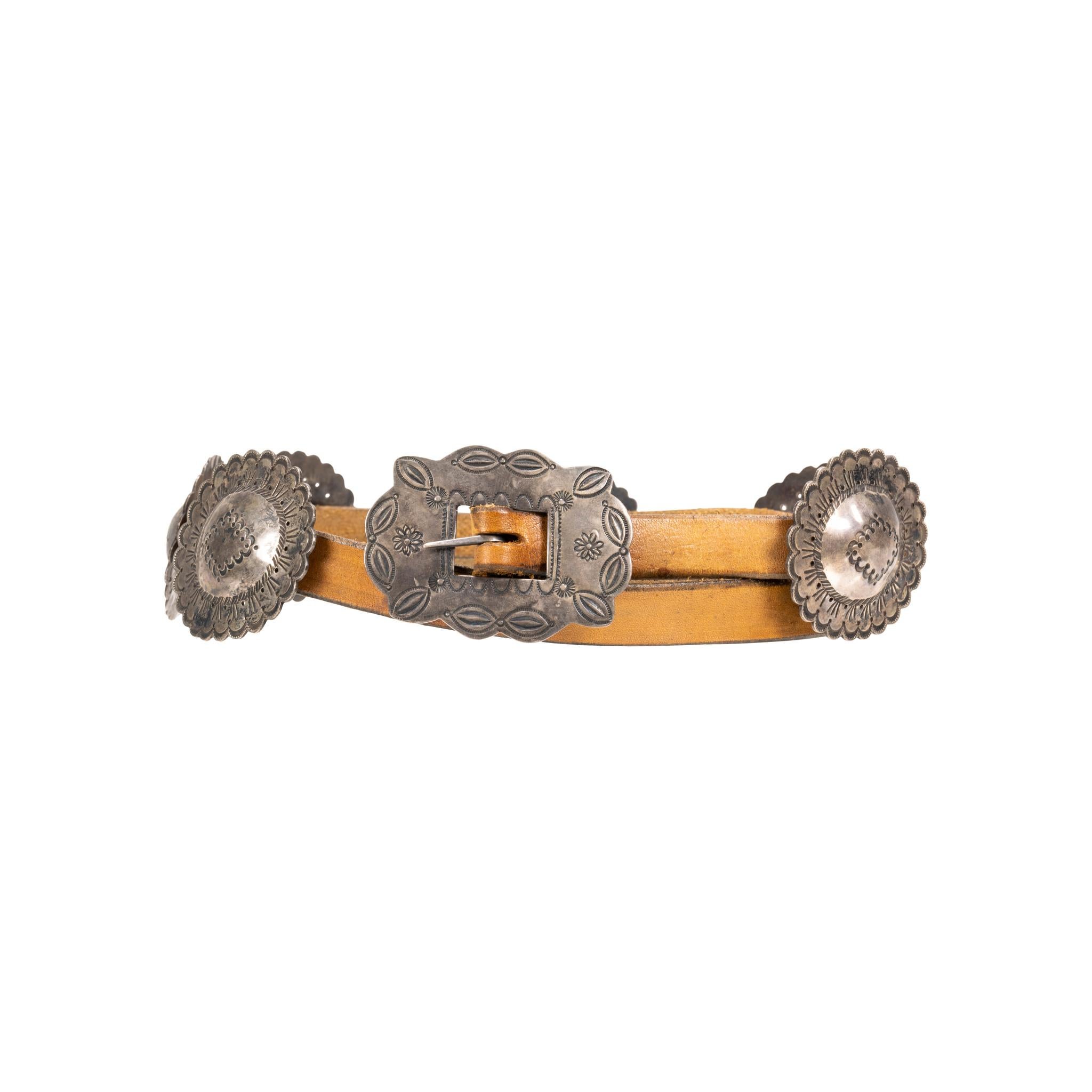 Navajo gestempelt Sterling Silber Concho Gürtel im Zustand „Gut“ im Angebot in Coeur d Alene, ID