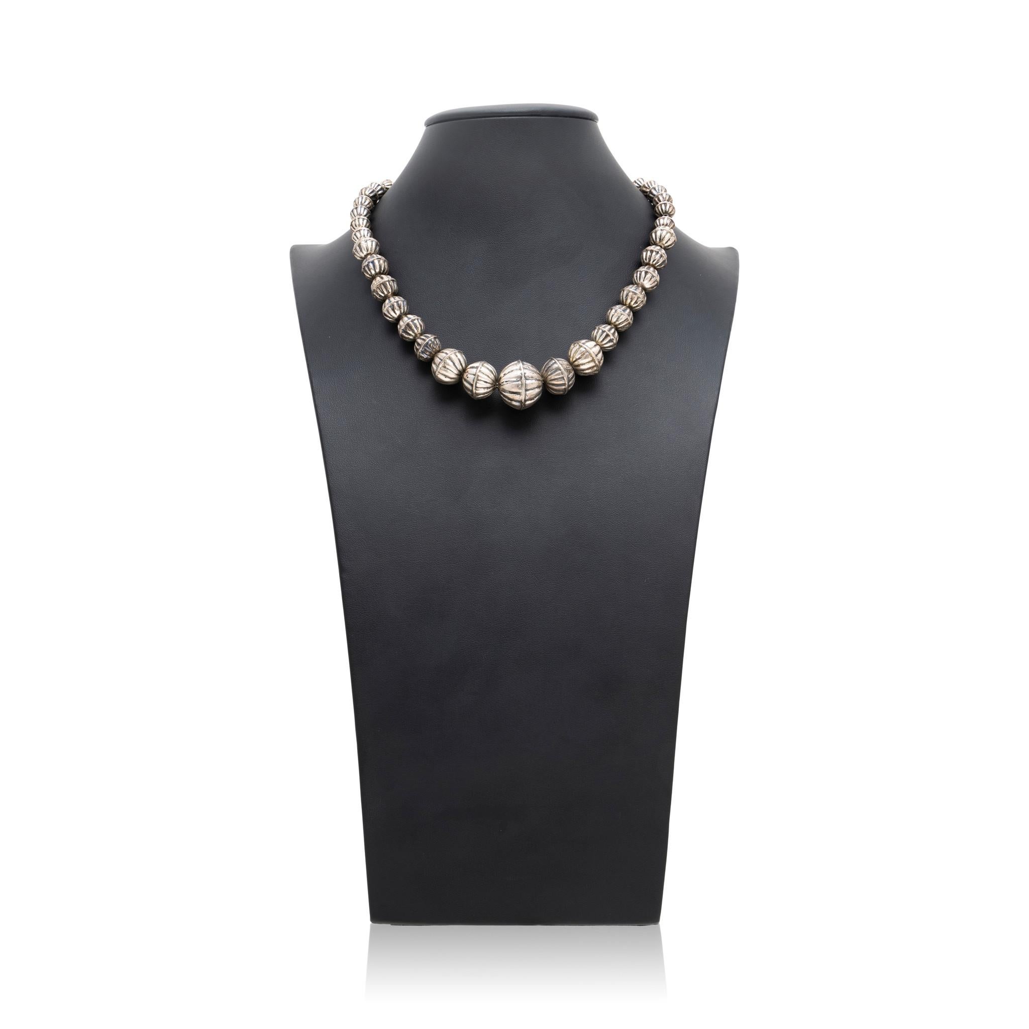 Navajo Sterling Beaded Necklace im Zustand „Gut“ im Angebot in Coeur d Alene, ID