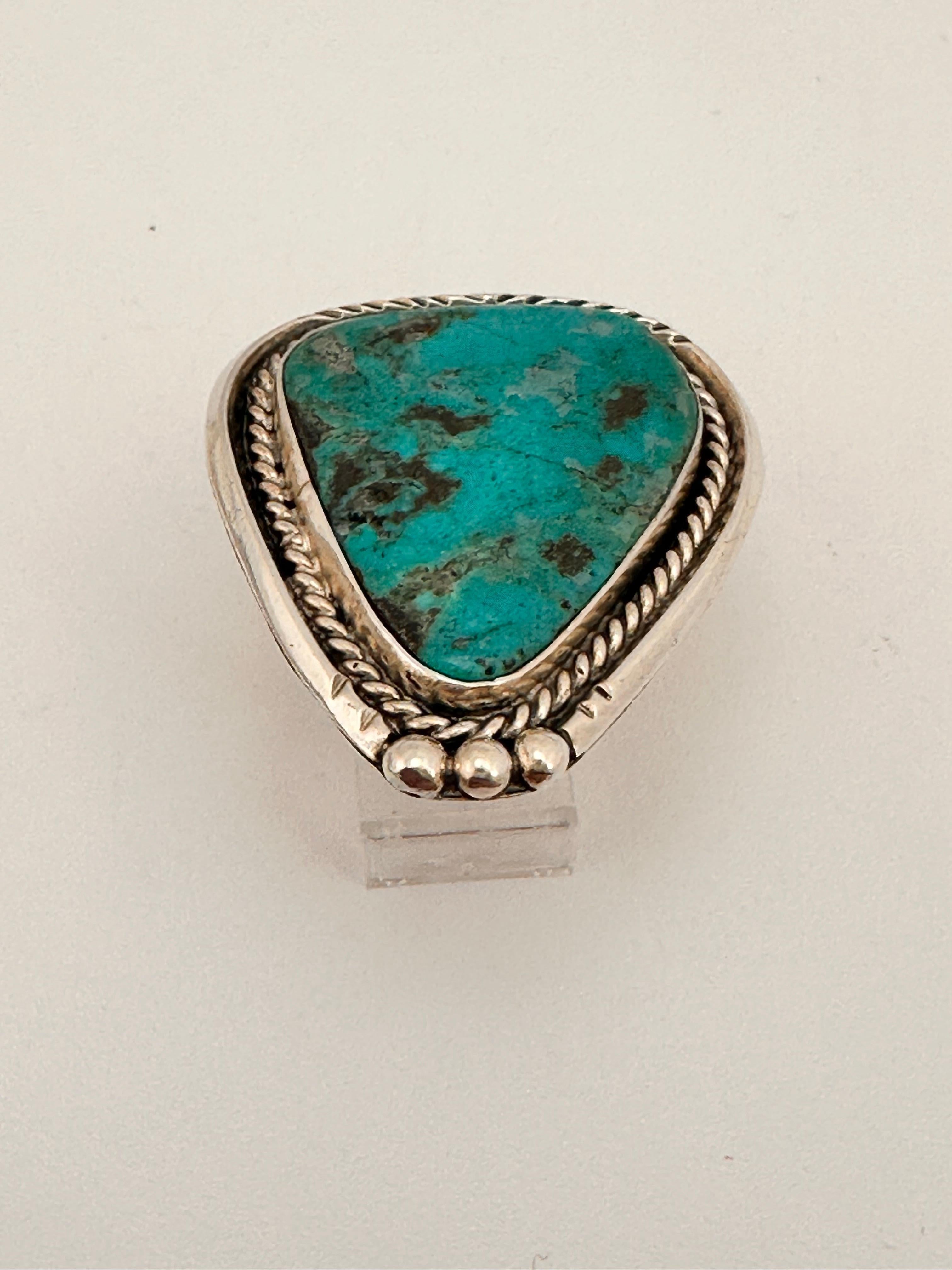 Navajo Sterling Silver .925 Kingman Turquoise 32mm x 42mm Triangular Ring Size 7 In New Condition In Las Vegas, NV
