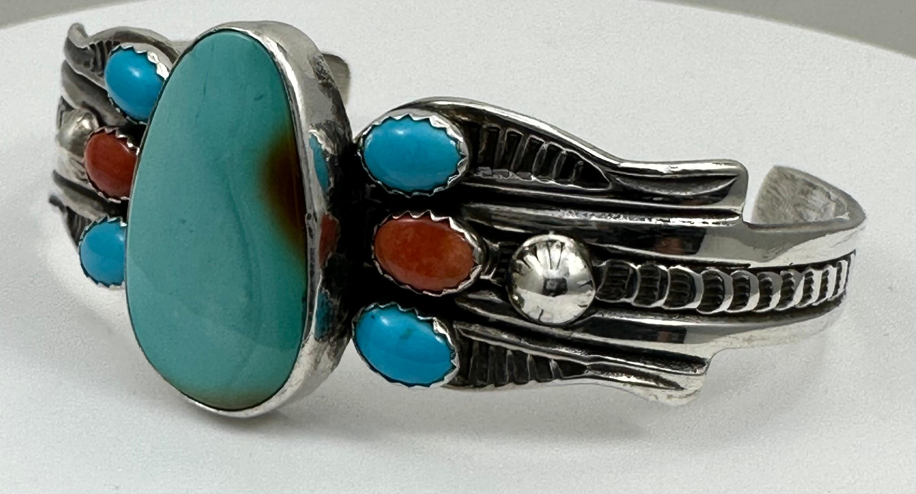 Artisan Bracelet Navajo en argent sterling .925 turquoise et corail signé Daniel Miko en vente