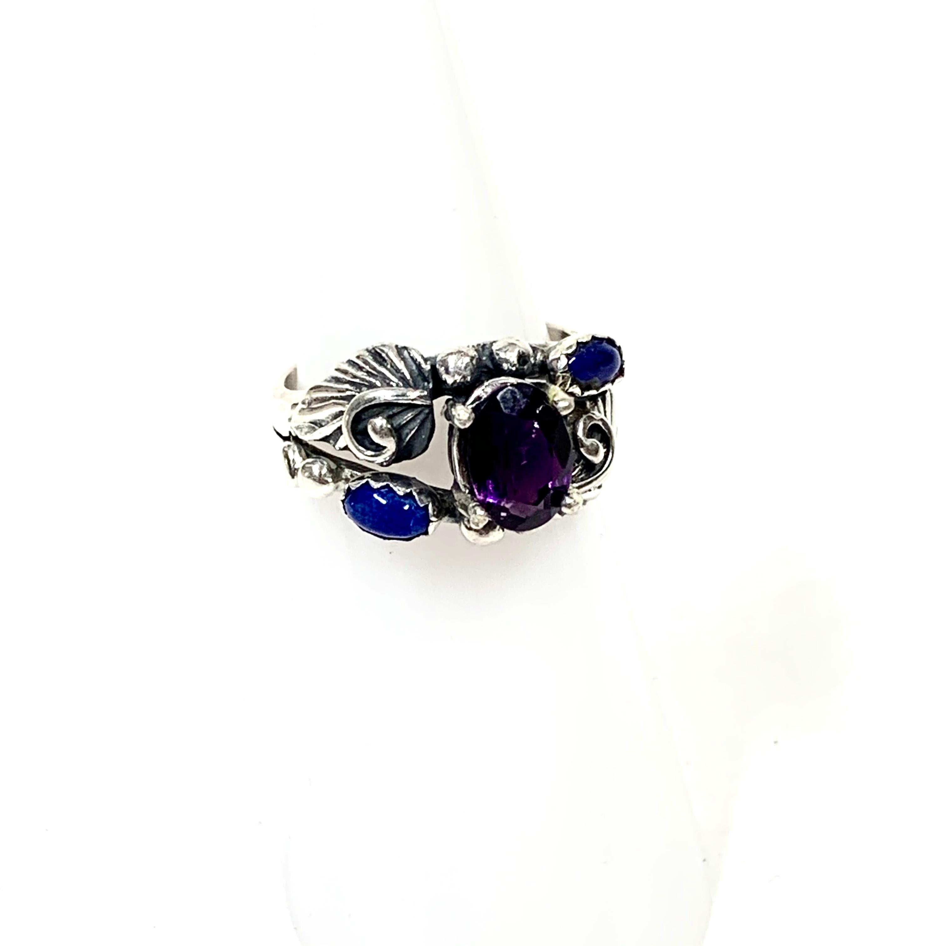 Y Navajo Sterling Silver Lapis Lazuli, Amethyst 4.4 Gr. Ring CCRS27

New Vintage Navajo Ring adorned with Amethyst, Lapis Lazuli stones handcrafted by the reknowned artist Y

•Measurements: 0.7 x 0.4 inches

•Weight: 4.4 gr.

•Size: