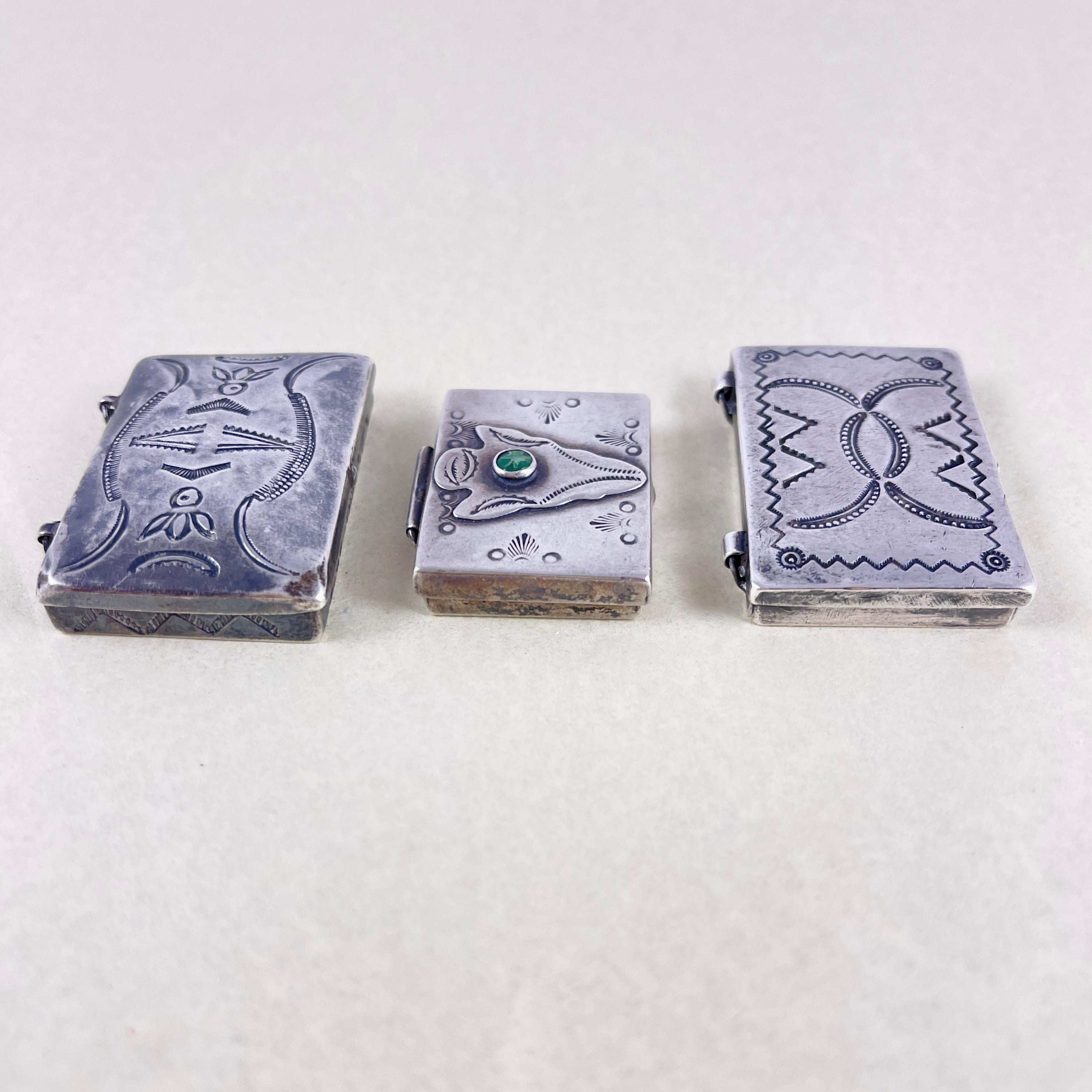 Boîtes à pilules Navajo en argent sterling et turquoise fabriquées à la main, ensemble de trois, années 1930 en vente 4