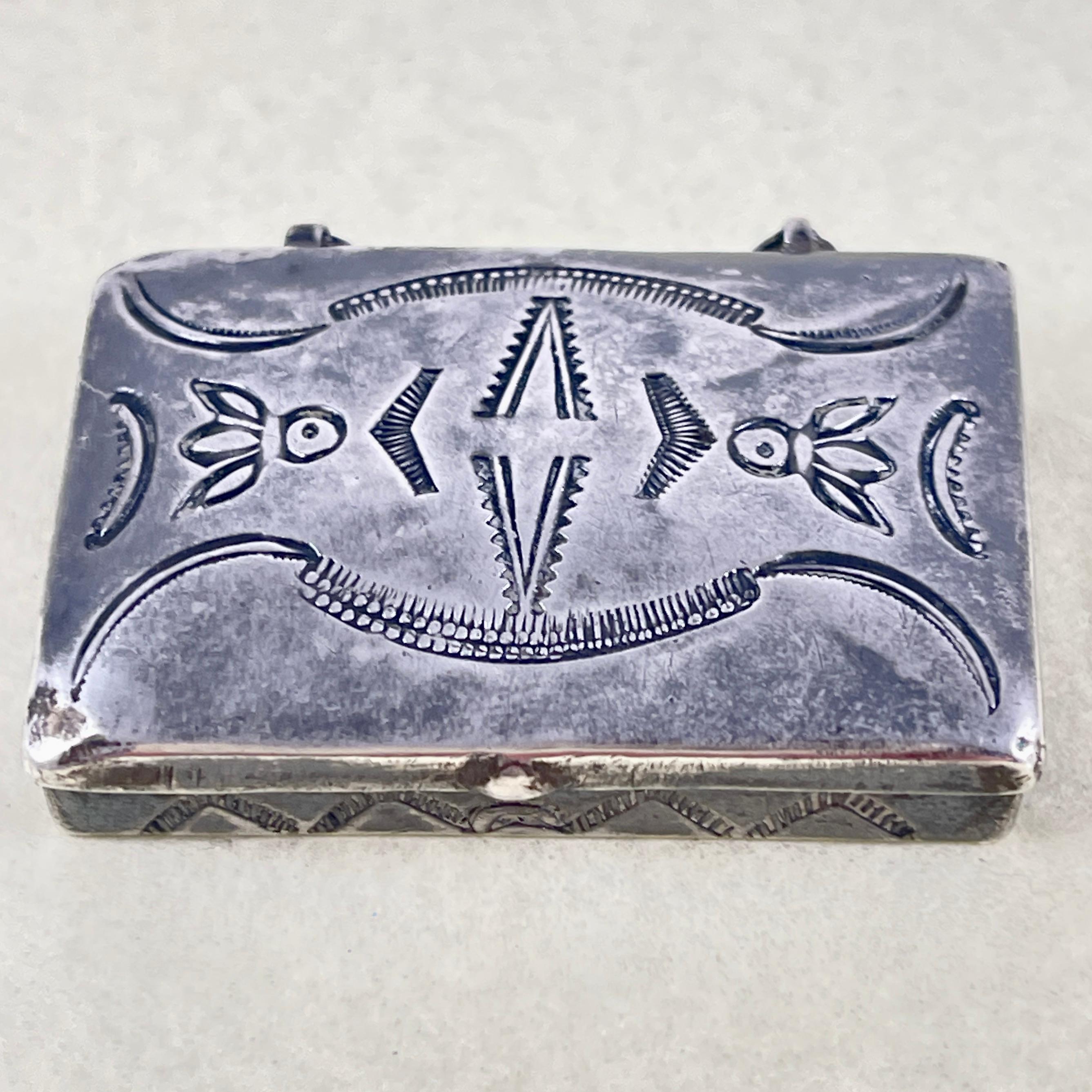Milieu du XXe siècle Boîtes à pilules Navajo en argent sterling et turquoise fabriquées à la main, ensemble de trois, années 1930 en vente