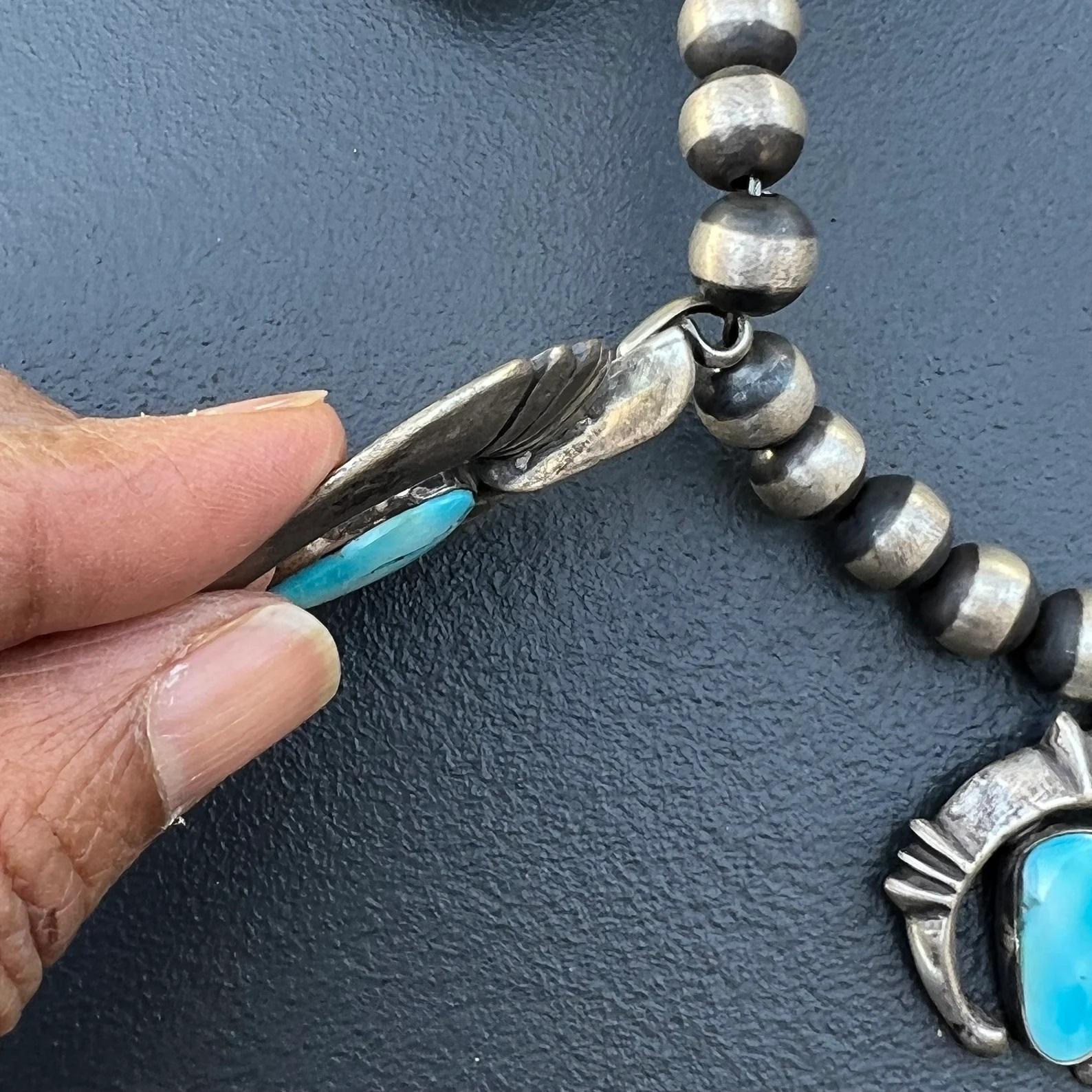 Navajo Collier fleur de requin en argent sterling et turquoise en vente 1