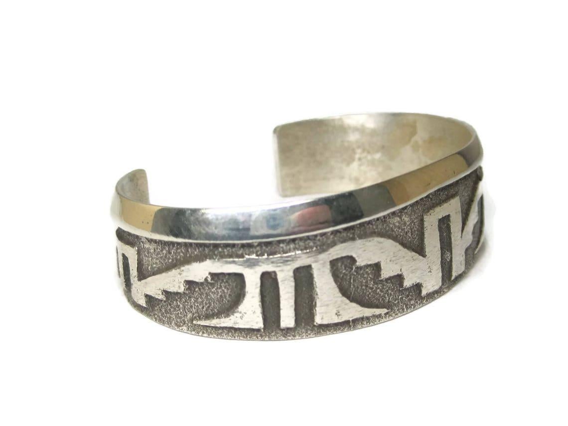 Navajo Sterling Tufa Cuff Bracelet 6.25 Inches Anthony Bowman In Excellent Condition For Sale In Webster, SD