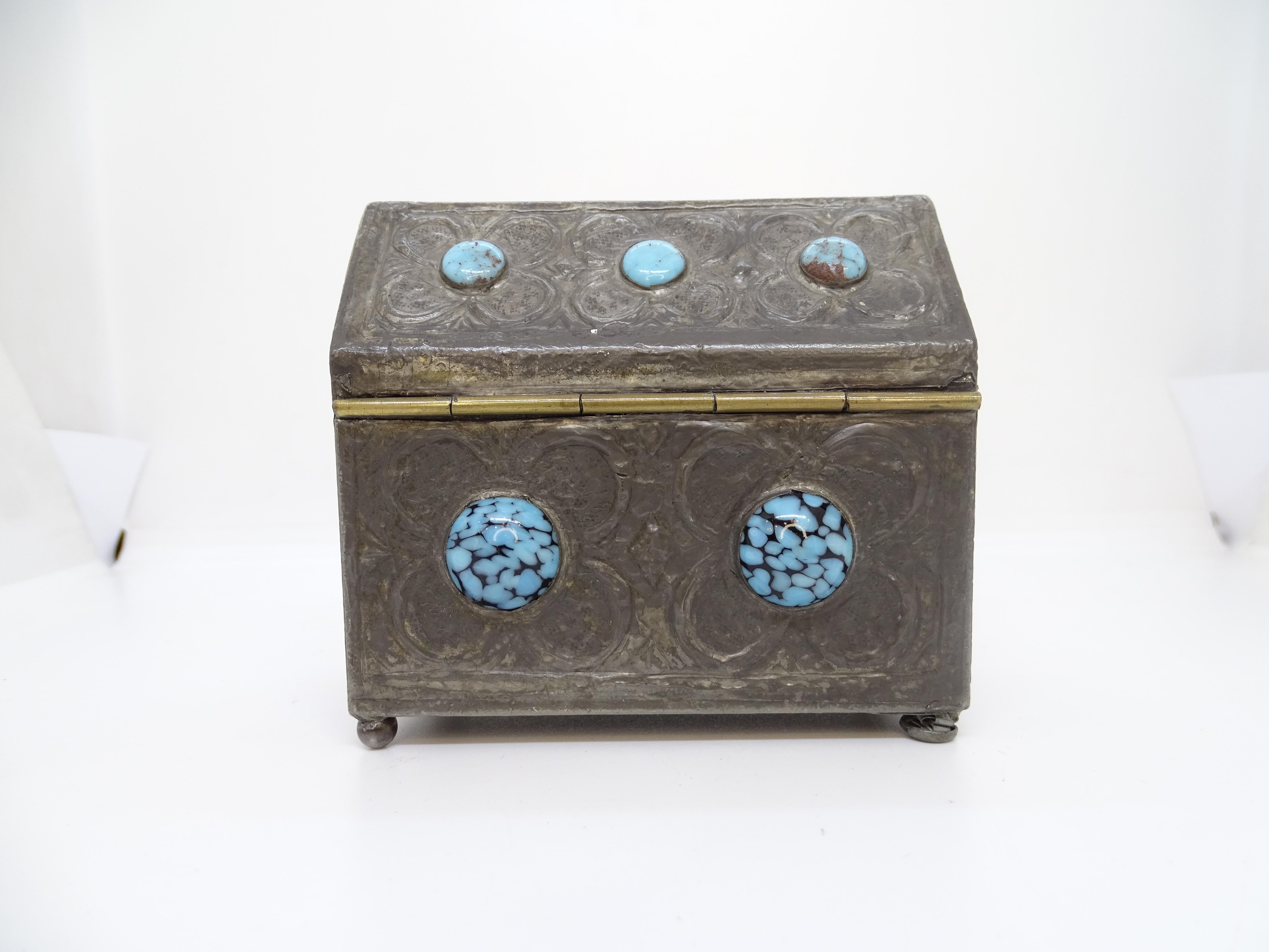 Boîte à bijoux de style Navajo en argent nickelé et cabochons de turquoise en vente 6