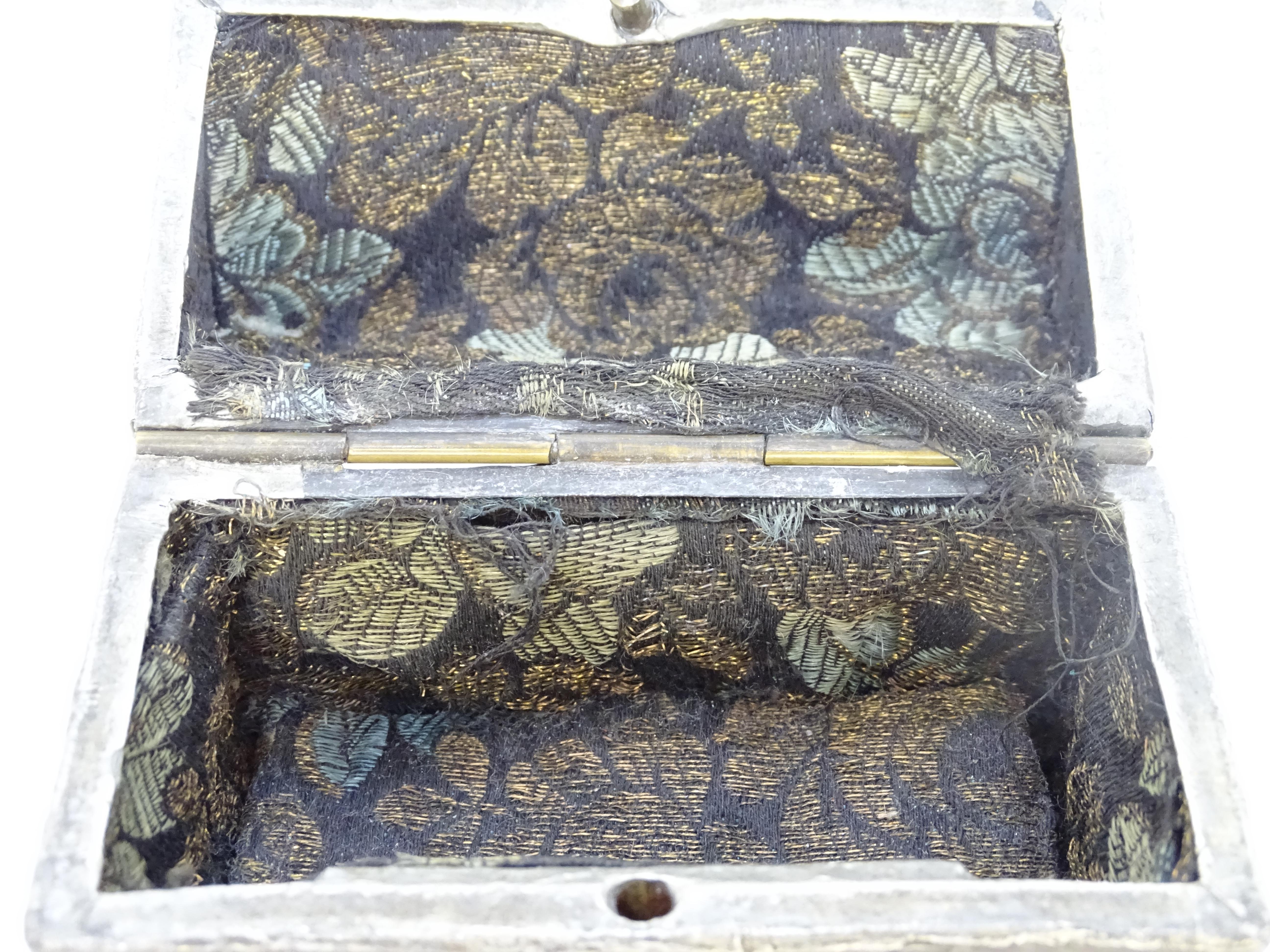 Boîte à bijoux de style Navajo en argent nickelé et cabochons de turquoise en vente 10