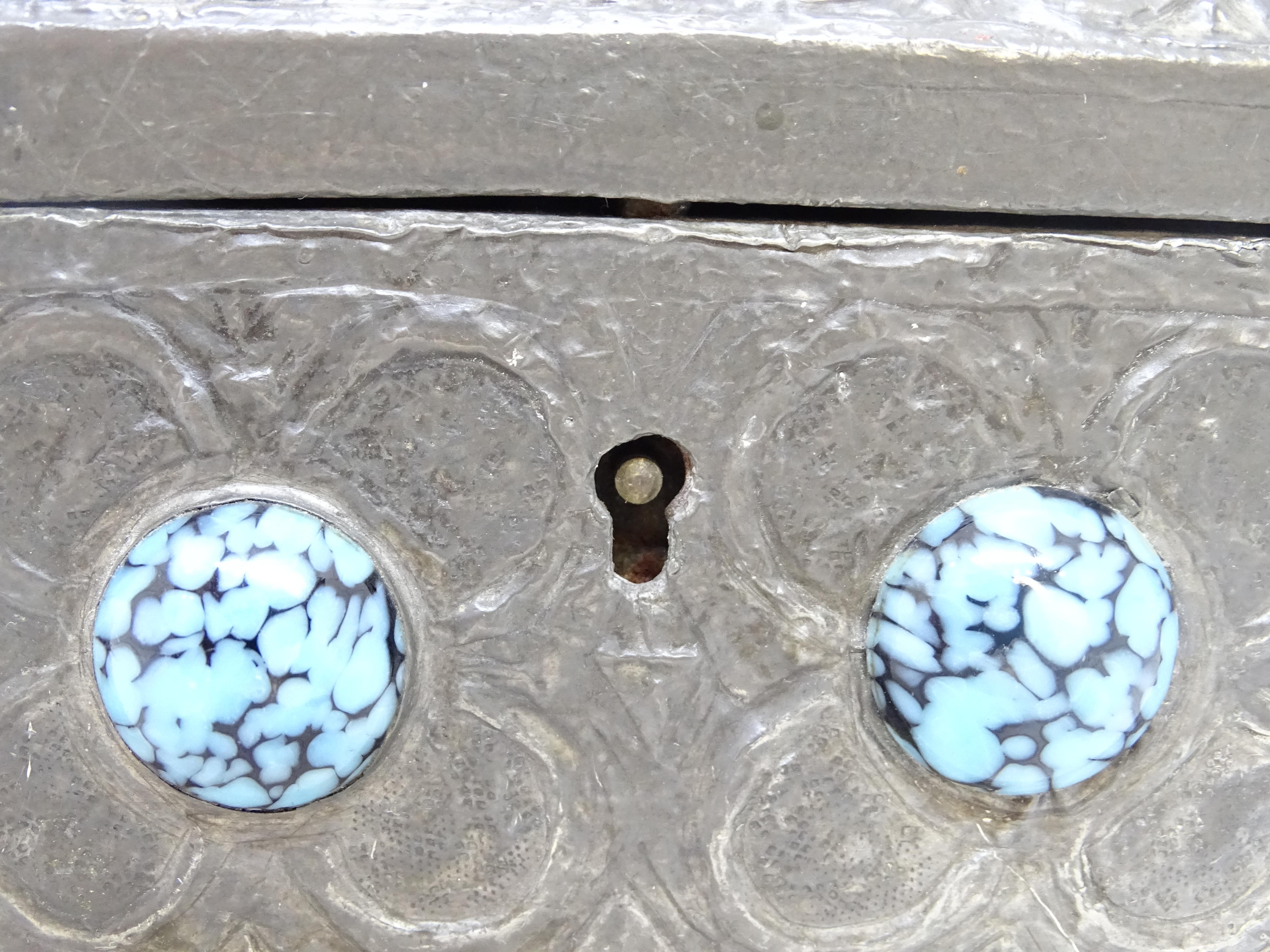 Boîte à bijoux de style Navajo en argent nickelé et cabochons de turquoise en vente 11