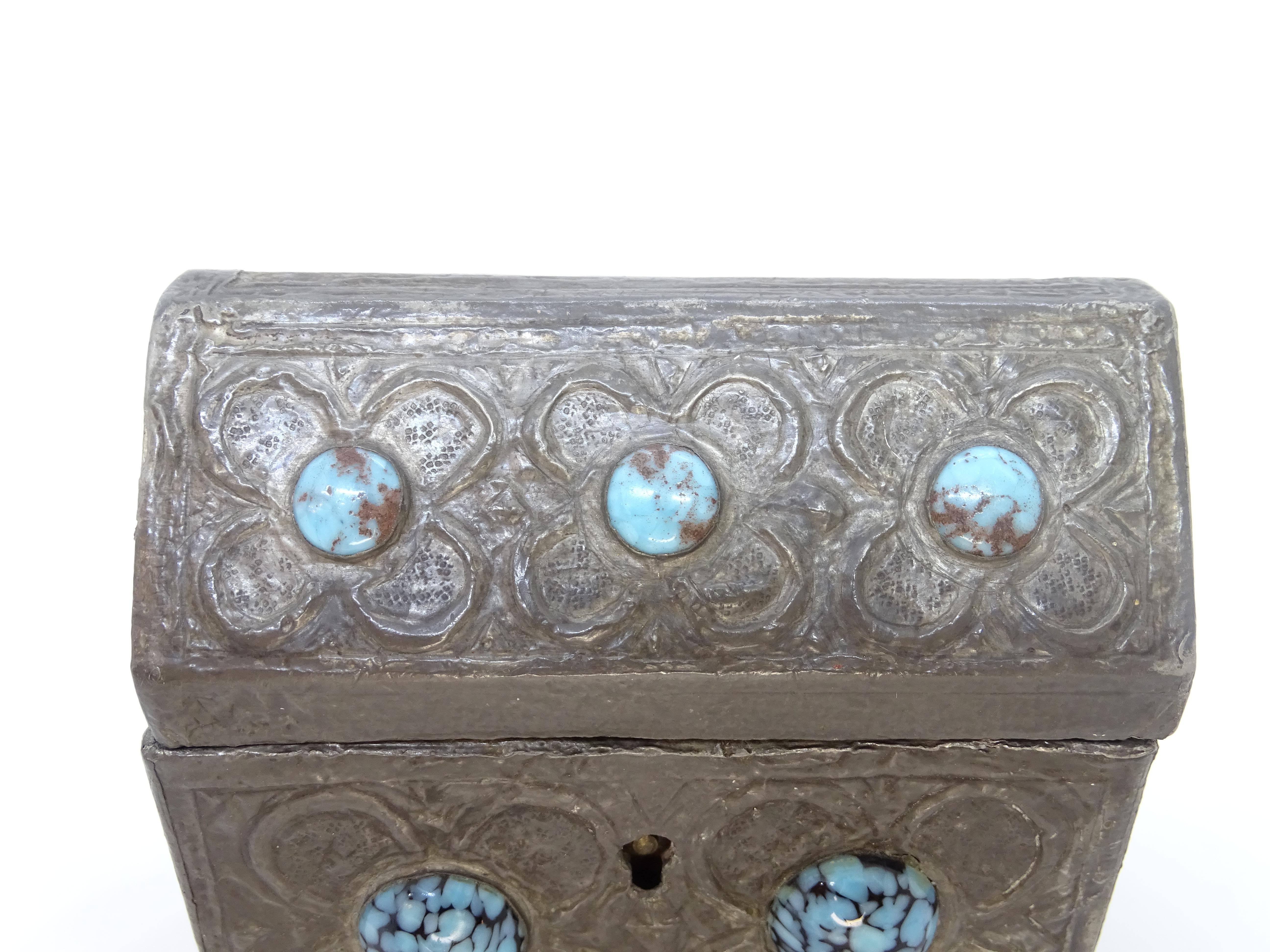 Boîte à bijoux de style Navajo en argent nickelé et cabochons de turquoise en vente 13