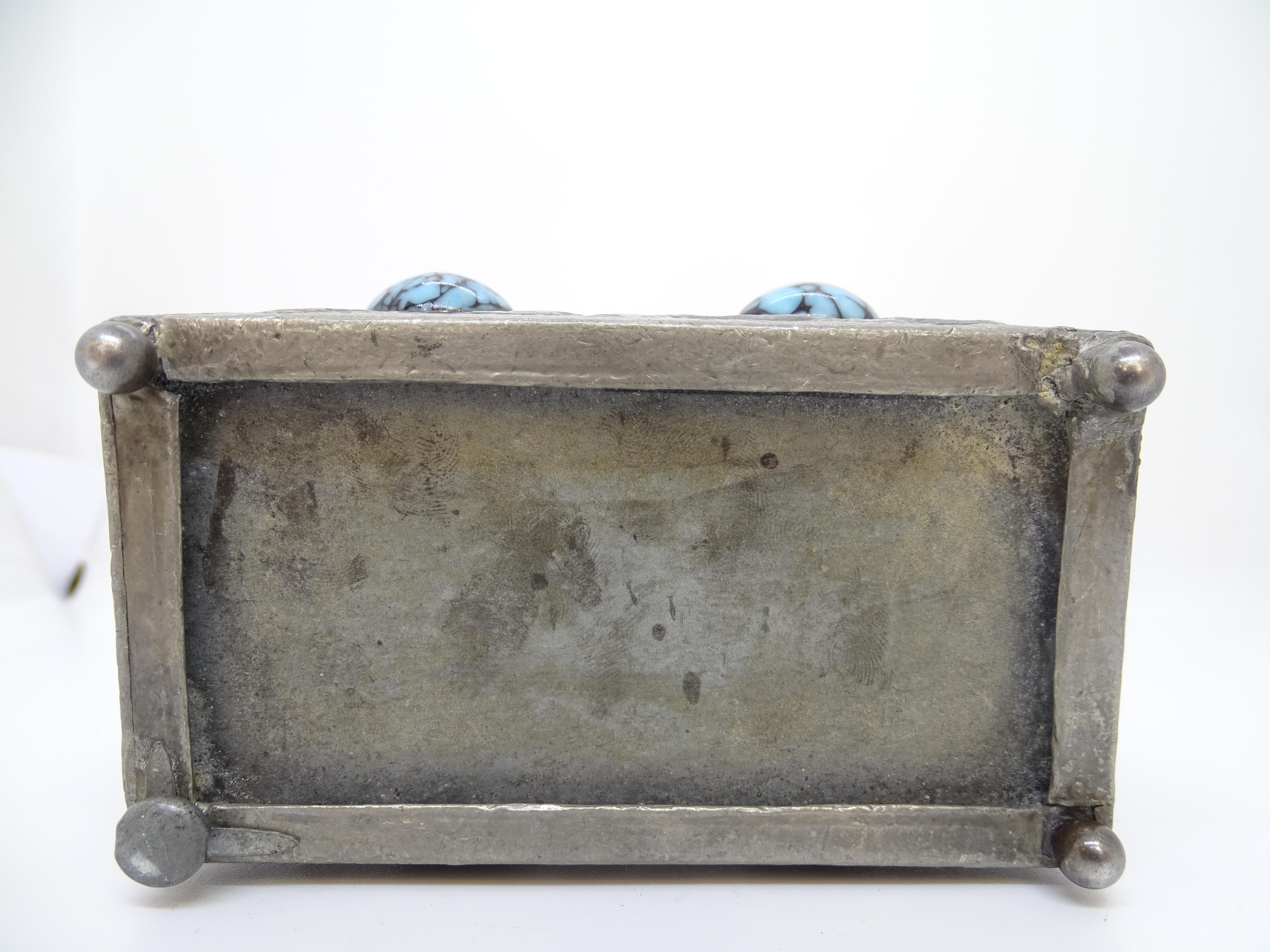 Boîte à bijoux de style Navajo en argent nickelé et cabochons de turquoise en vente 14