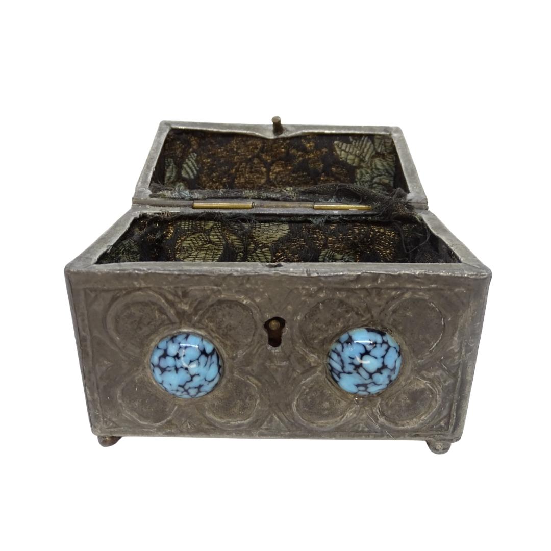 Argent Boîte à bijoux de style Navajo en argent nickelé et cabochons de turquoise en vente