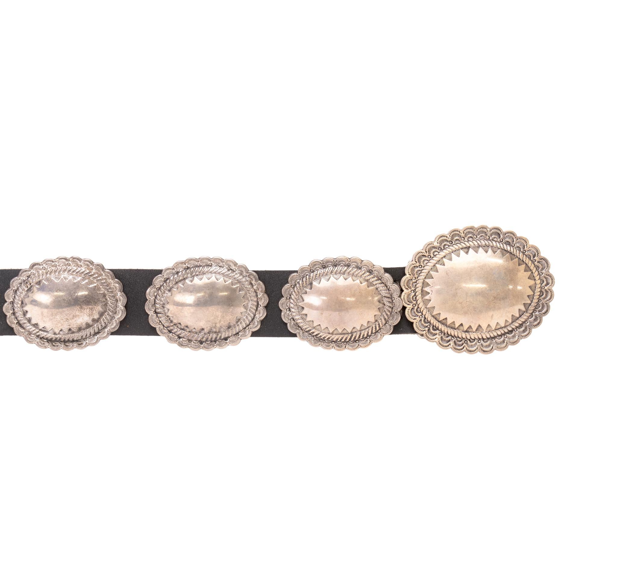 Nativo americano Navajo Stylized Silver Concho Belt in vendita
