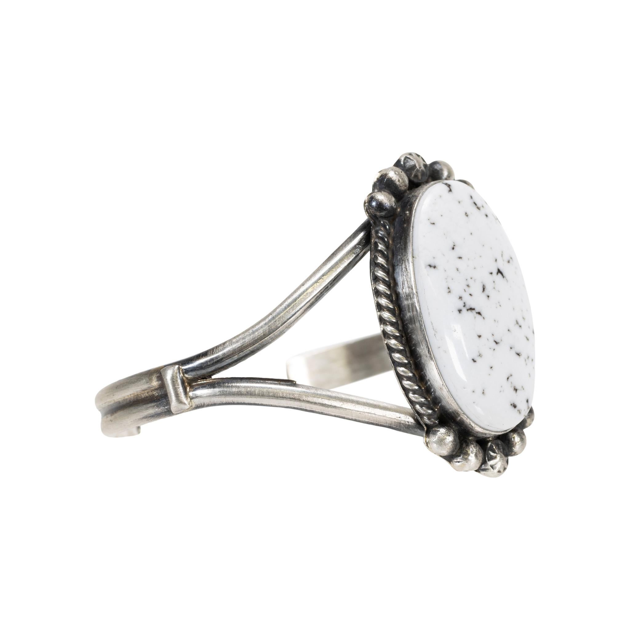 Taglio ovale Bracciale in turchese di bufalo bianco Navajo in vendita