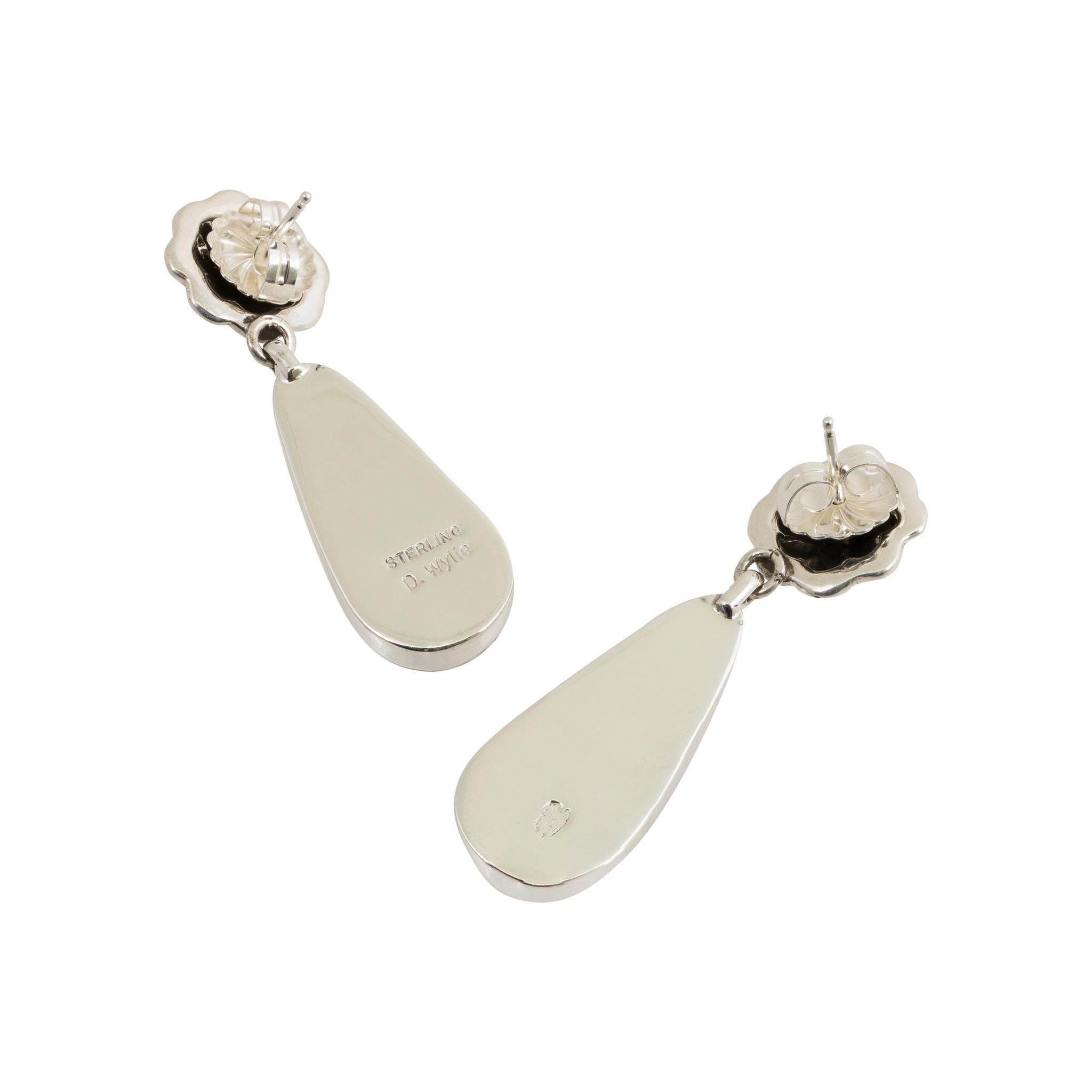 Navajo White buffalo turquoise earrings with hand stamped silver palmette posts and dangle drops of turquoise. Each earring with excellent white and black contrast.

PERIOD: Contemporary
ORIGIN: Navajo, Southwest
SIZE: 2
