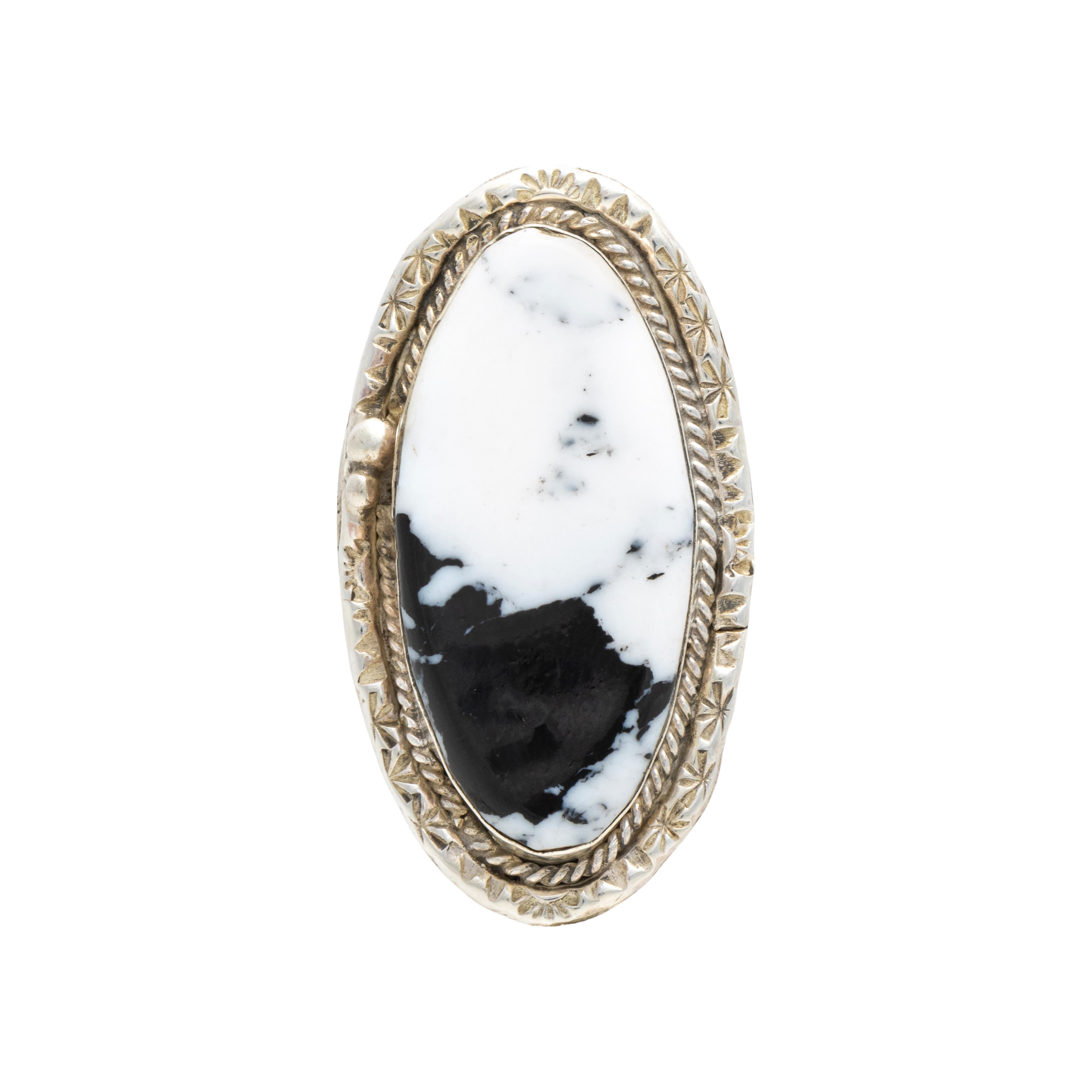Navajo White Buffalo Turquoise Ring In Excellent Condition For Sale In Coeur d Alene, ID