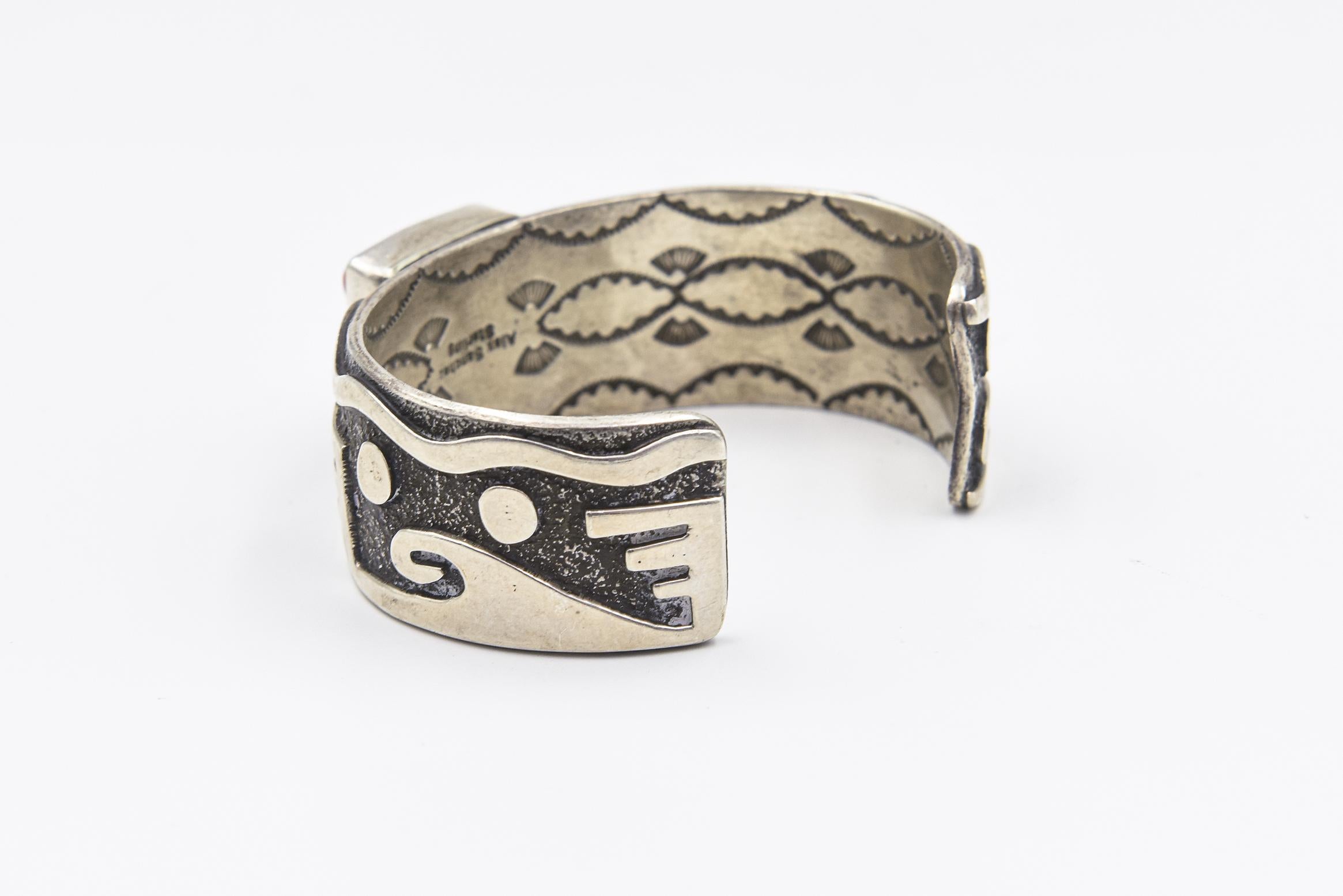 Navajo Zuni Coral Petroglyphs Design Silver Cuff Bracelet by Alex Sanchez In Good Condition For Sale In Miami Beach, FL