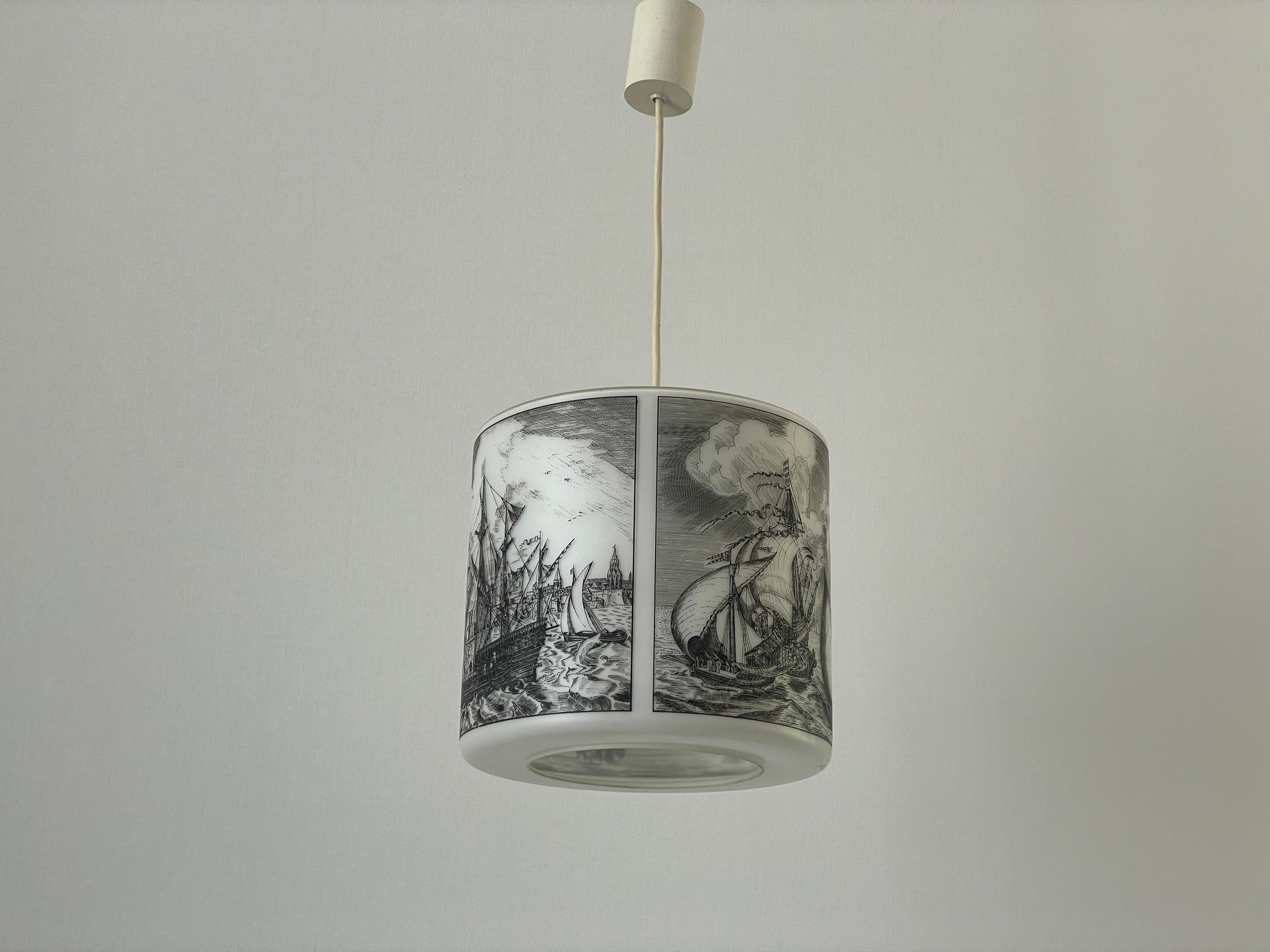 Allemand Plafonnier cylindrique en verre imprimé Naval Battle par Limburg, années 1970, Allemagne en vente