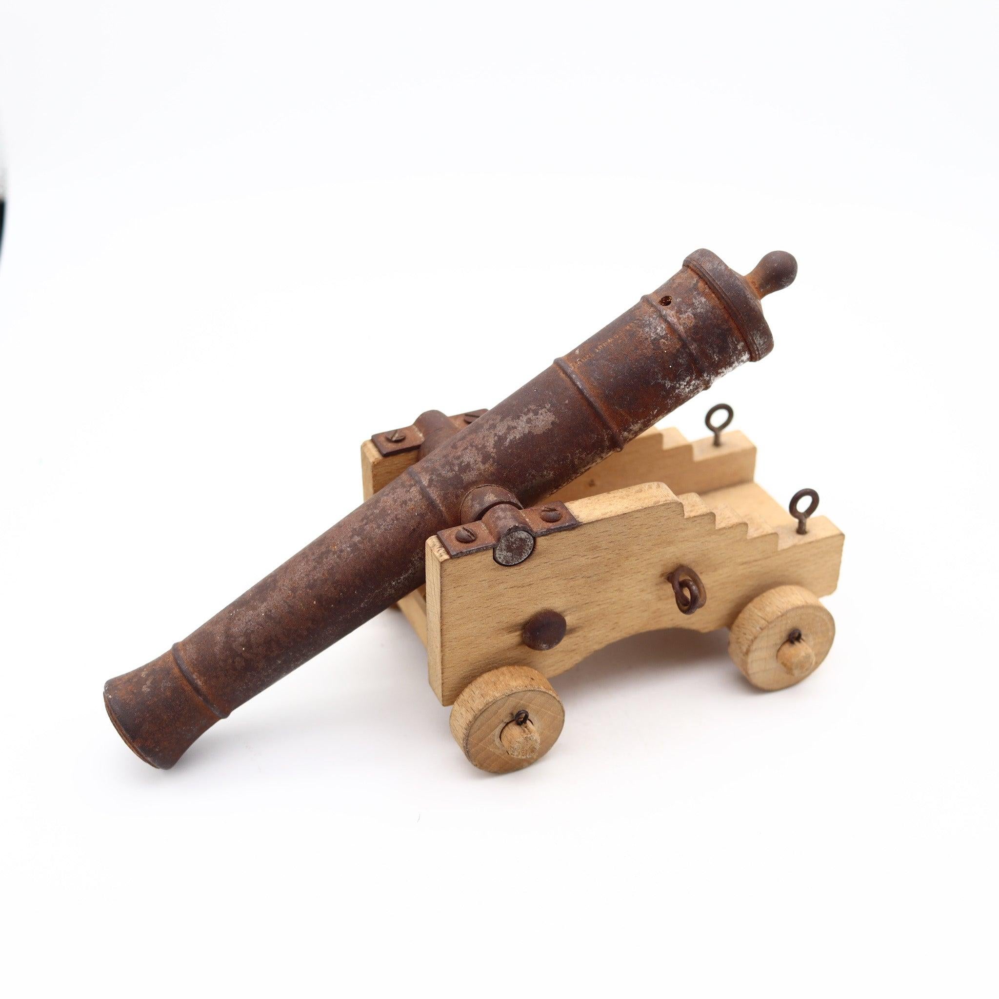 CANNON NAVAL Accessoire de bureau miniature en bois et fer du 18e siècle Excellent état - En vente à Miami, FL