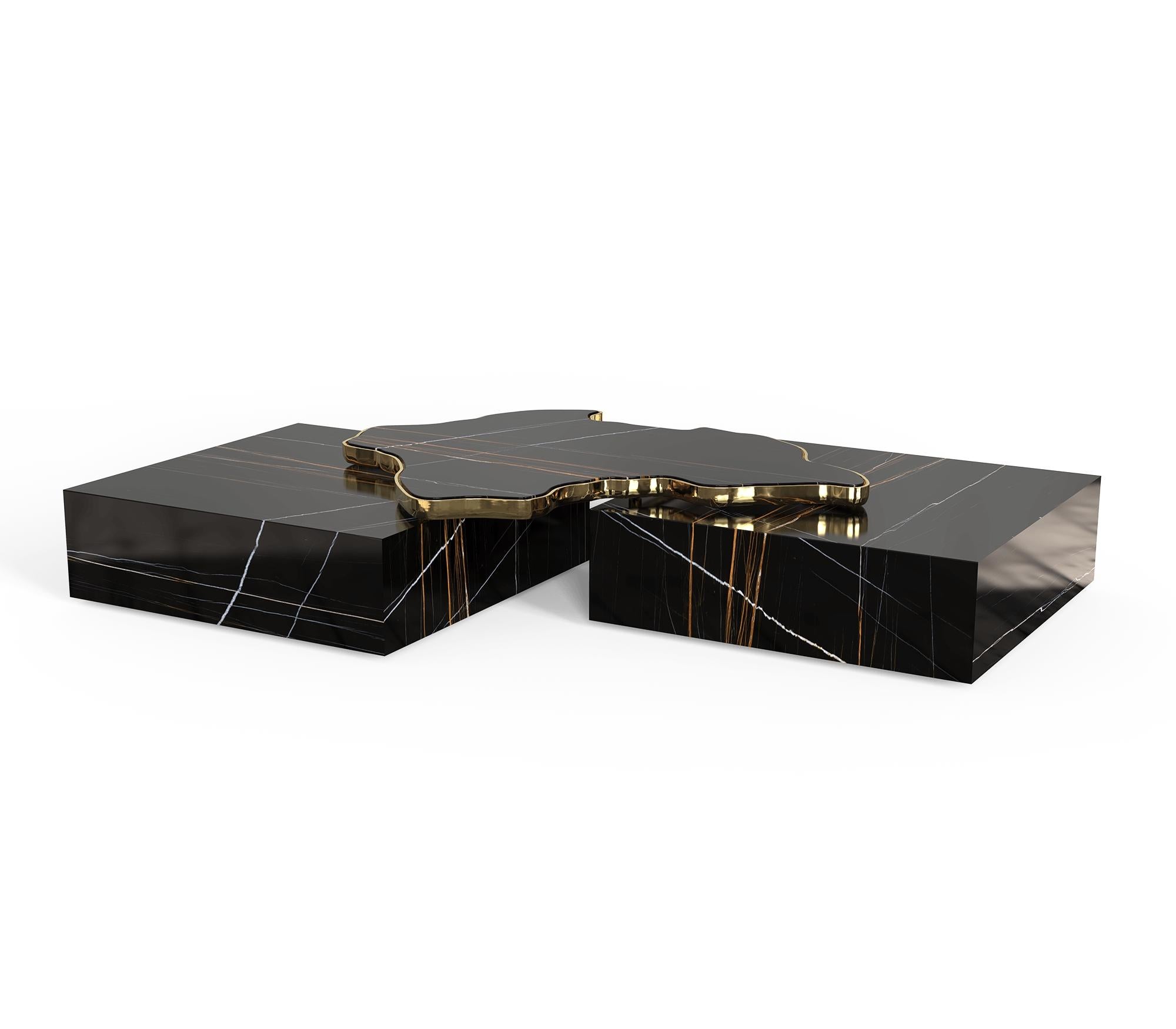 The design of Navarra modern center table captures unique Spanish warmth and finest craftsmanship. The rich colour background set off by thick and thin veins alike carries the eyes to the top of this table, framed by brass. Taking inspiration from