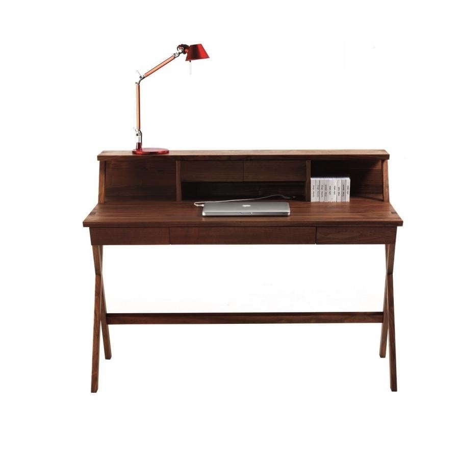 Schreibtisch aus Nussbaumholz mit Schubladen, hergestellt in Italien (Moderne) im Angebot