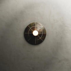 Lampada da parete circolare grande Navazi in ceramica e vetro color carbone bruciato di SVITANOK