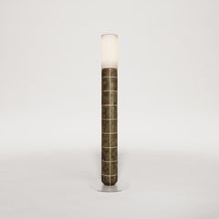 Lampada da terra grande Navazi in ceramica, lino e vetro smerigliato di SVITANOK