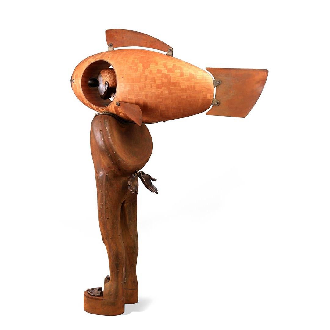 Ti presentiamo Navegante, una straordinaria scultura dello stimato artista contemporaneo Pablo Amoedo. Questo pezzo intricato è una miscela magistrale di ferro, legno e bronzo patinato, che mette in mostra l'eccezionale capacità di Amoedo di fondere
