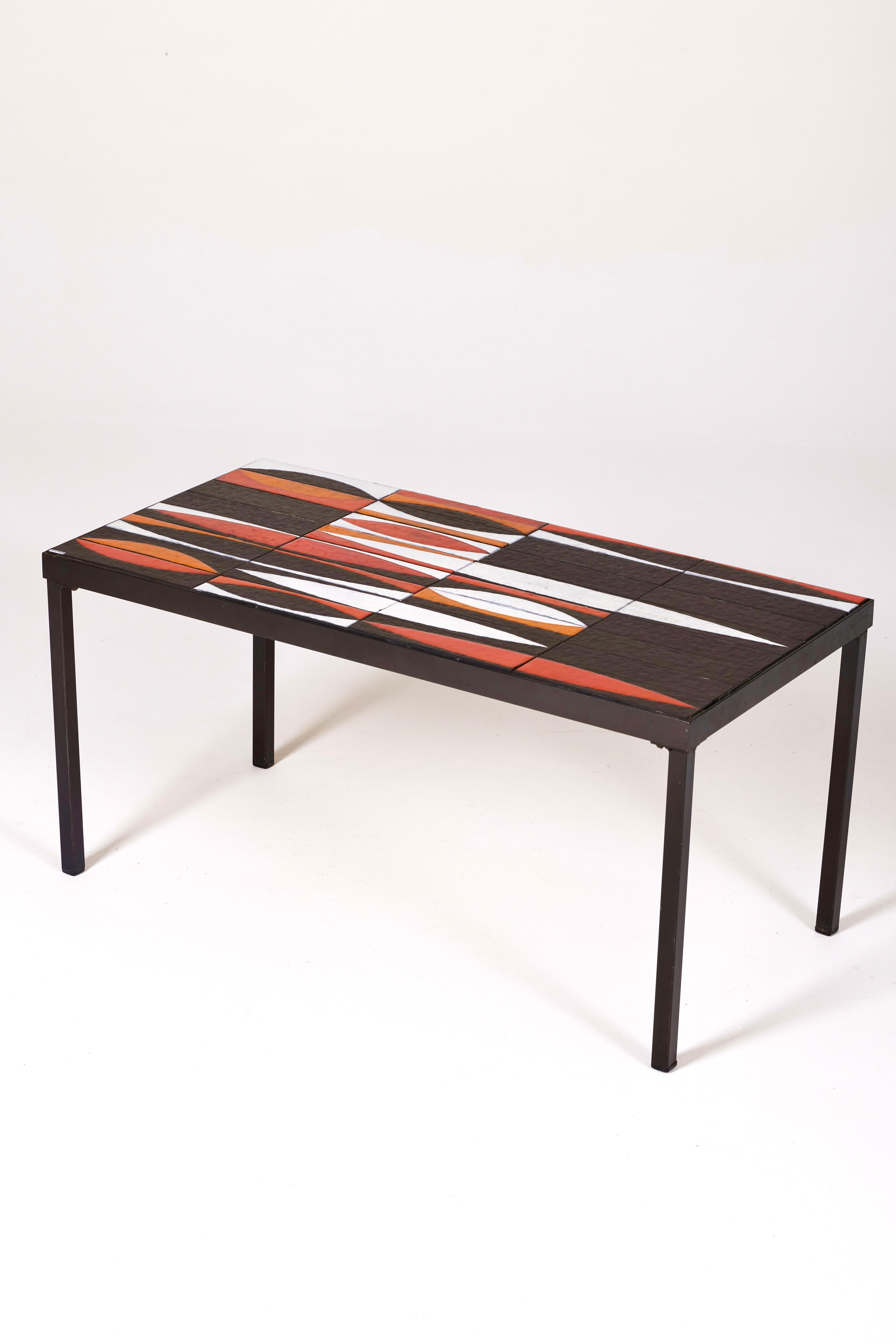 Ceramic coffee table, Navette model by the ceramist Roger Capron, from the 1960s. The structure is black lacquered metal, and the tabletop is made of yellow, green, and brown glazed ceramic. The table is signed.

LP1348